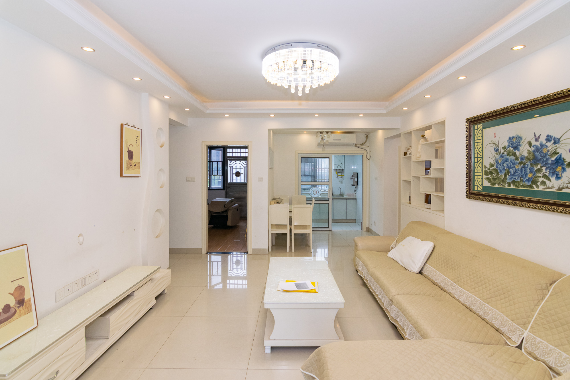 澳海澜庭 3室2厅1卫 68.0万 澳海澜庭 3室2厅1卫 68.0万客厅