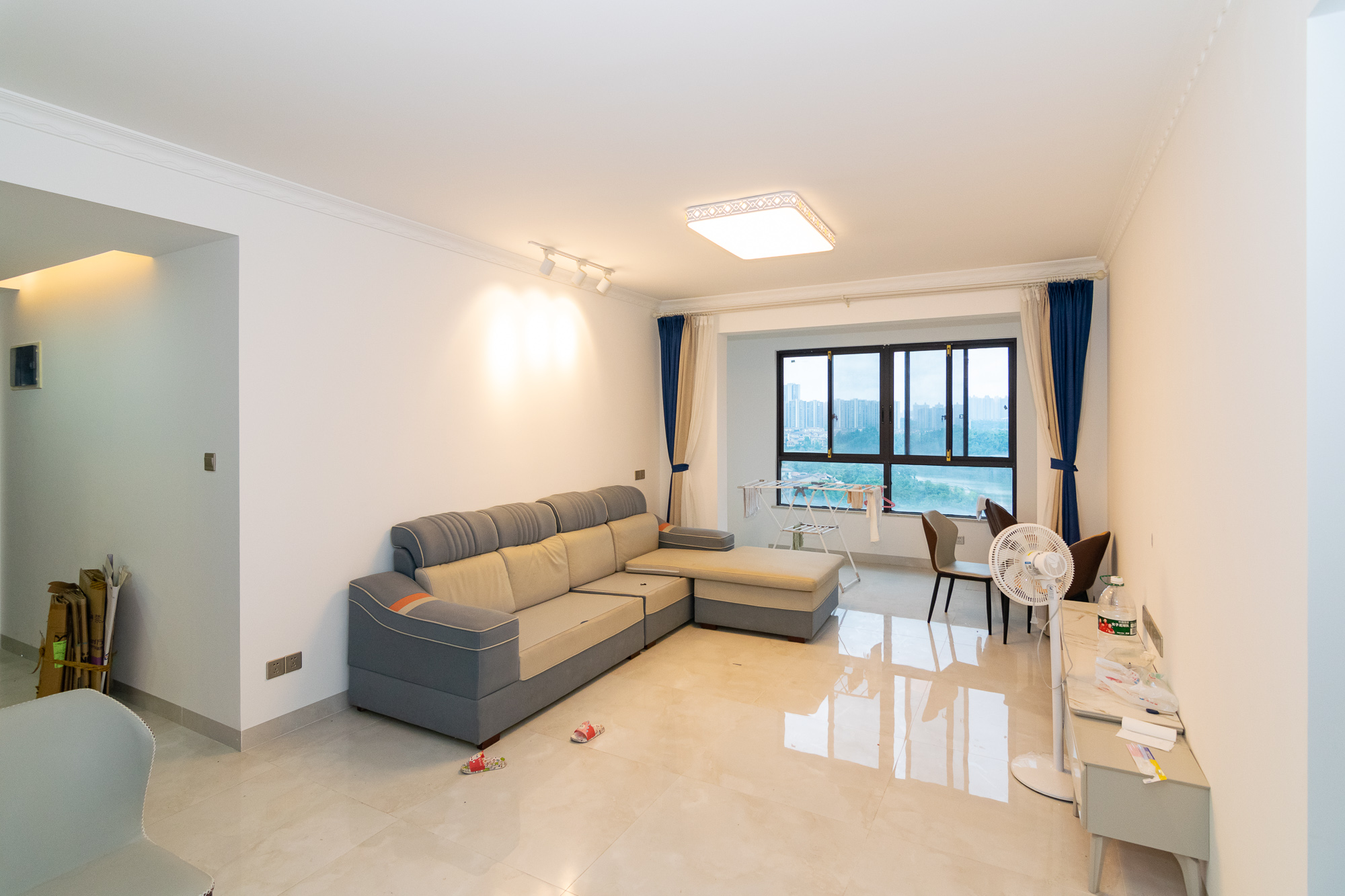 金地三千府(金地湖山樾、金地自在城)  3室2厅2卫    95.0万 金地三千府(金地湖山樾、金地自在城)  3室2厅2卫    95.0万客厅