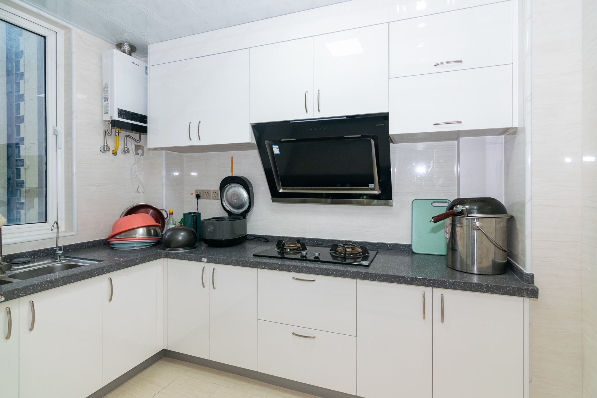 金地三千府(金地湖山樾、金地自在城)  3室2厅2卫    95.0万 金地三千府(金地湖山樾、金地自在城)  3室2厅2卫    95.0万厨房