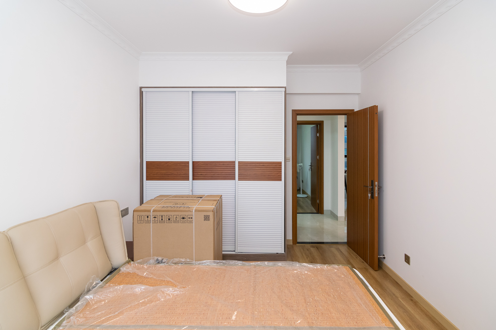 金地三千府(金地湖山樾、金地自在城)  3室2厅2卫    95.0万 金地三千府(金地湖山樾、金地自在城)  3室2厅2卫    95.0万卧室