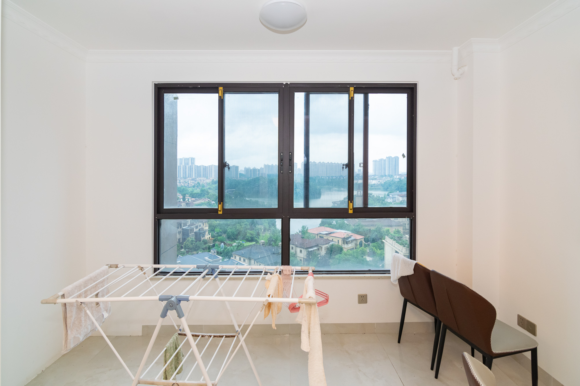 金地三千府(金地湖山樾、金地自在城)  3室2厅2卫    95.0万 金地三千府(金地湖山樾、金地自在城)  3室2厅2卫    95.0万阳台