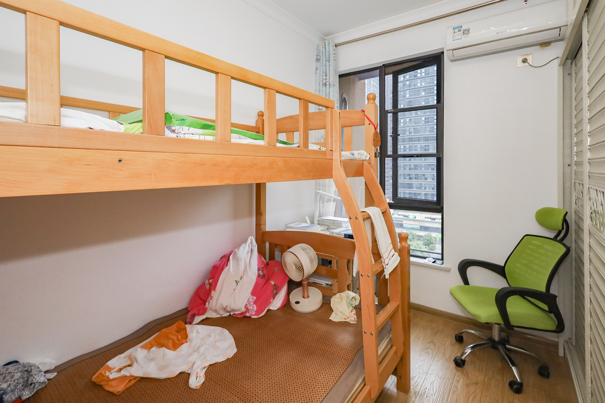 协信星澜汇  3室2厅2卫    132.0万 协信星澜汇  3室2厅2卫    132.0万卧室