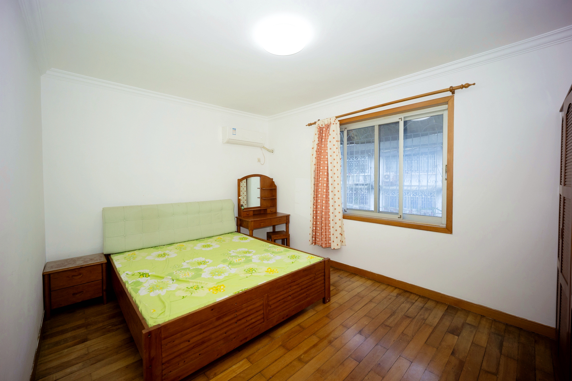 鸿园小区 3室2厅1卫 85.0万 鸿园小区 3室2厅1卫 85.0万卧室