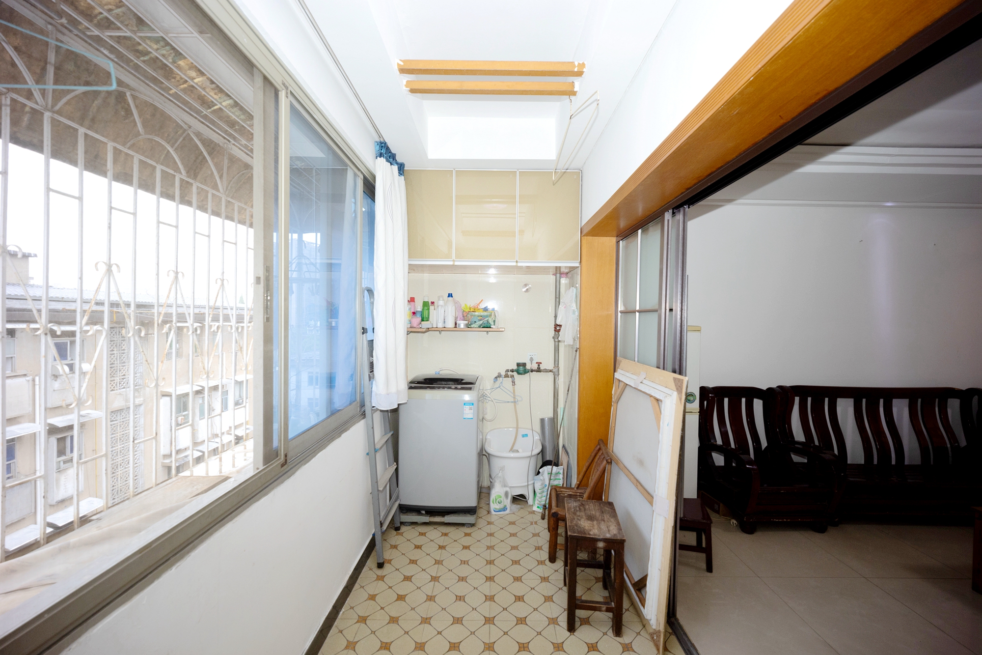 鸿园小区 3室2厅1卫 85.0万 鸿园小区 3室2厅1卫 85.0万阳台