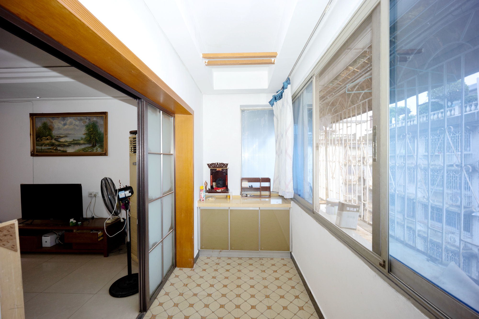 鸿园小区 3室2厅1卫 85.0万 鸿园小区 3室2厅1卫 85.0万阳台