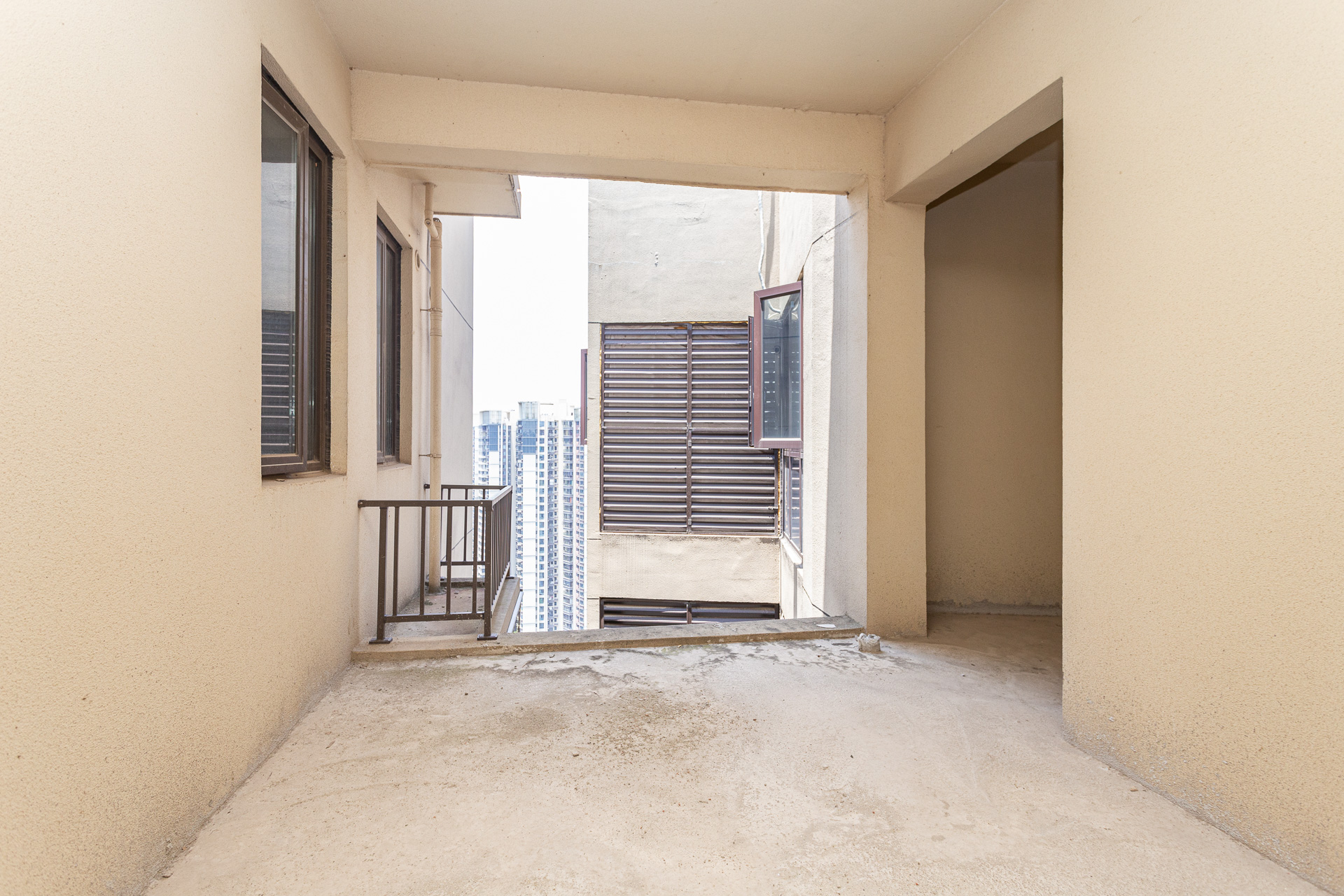 长燃润和天地(长润小区印湘江)  4室2厅2卫    103.0万 长燃润和天地(长润小区印湘江)  4室2厅2卫    103.0万卧室