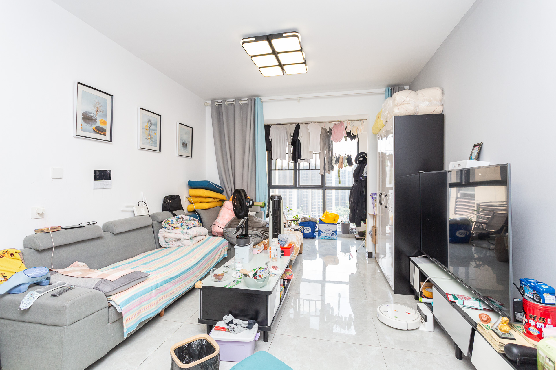 嘉宇银杉(嘉宇西苑) 3室2厅2卫 88.0万 嘉宇银杉(嘉宇西苑) 3室2厅2卫 88.0万客厅