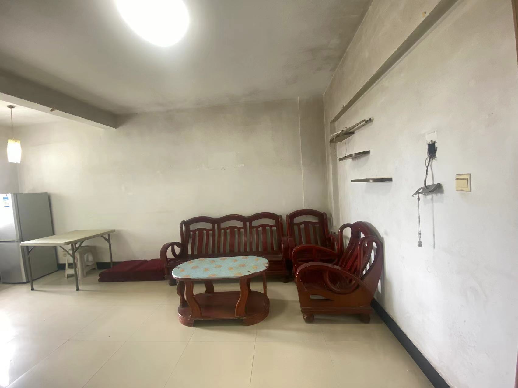 城南春天(金城大厦) 1室1厅1卫 16.8万 城南春天(金城大厦) 1室1厅1卫 16.8万室内图