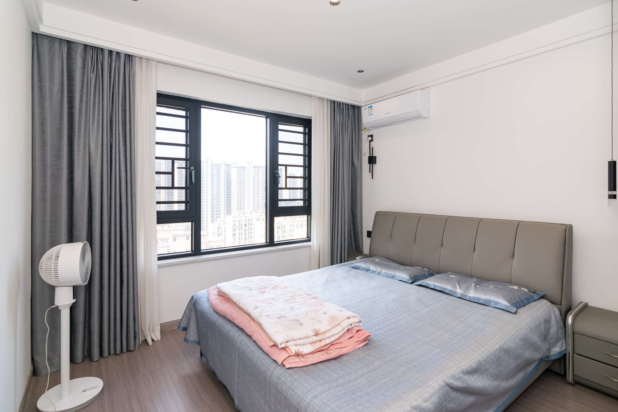 春晖花园 3室2厅2卫 105.0万 春晖花园 3室2厅2卫 105.0万卧室