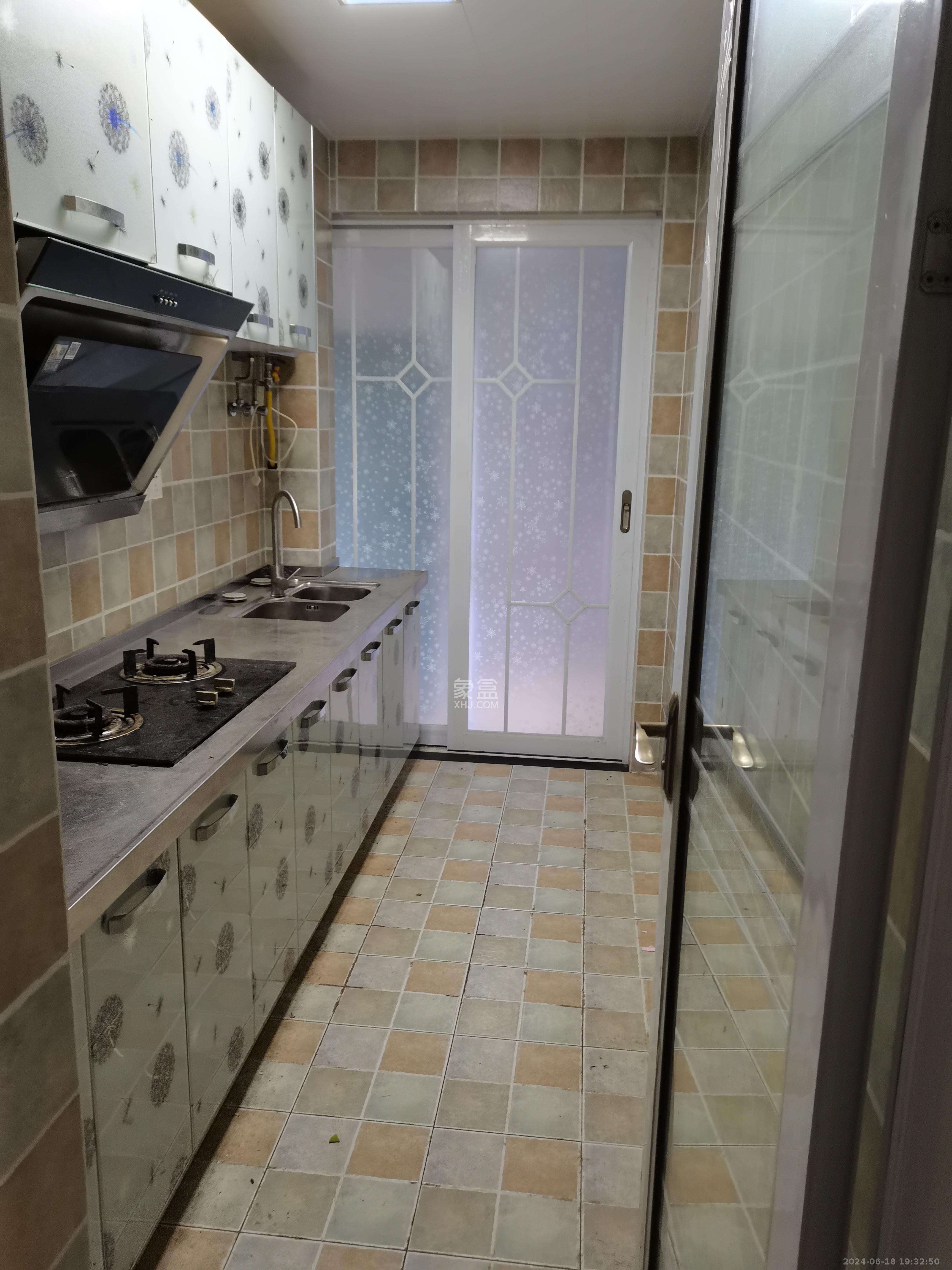 阳光城尚东湾学园区 2室2厅1卫 2300.0元/月 阳光城尚东湾学园区 2室2厅1卫 2300.0元/月室内图