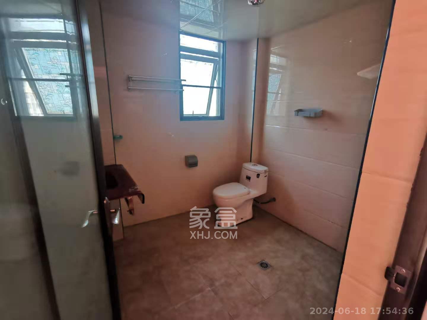 新華都萬家城  4室2廳1衛(wèi)   3000.00元/月室內(nèi)圖