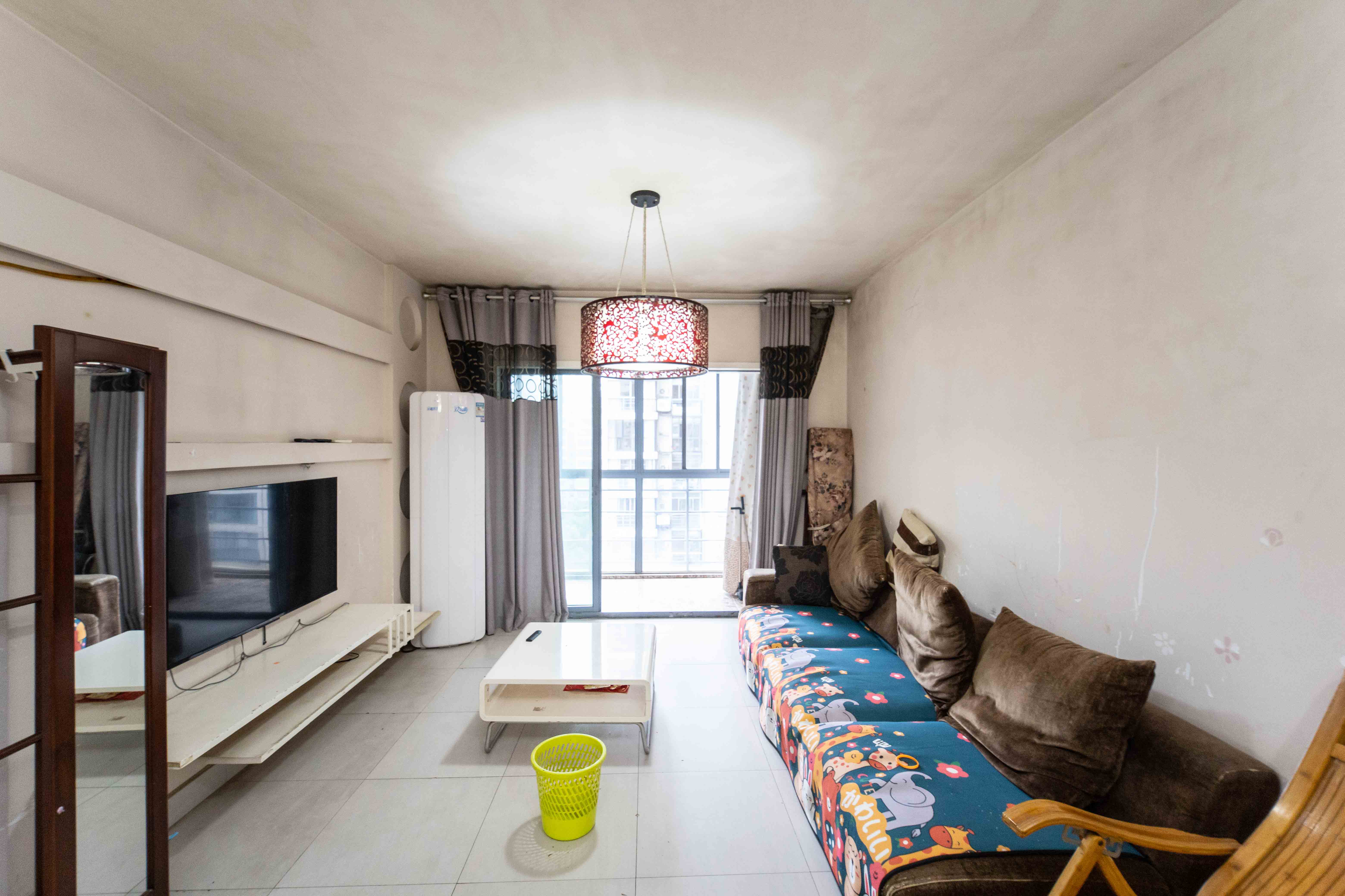 银港水晶城 2室2厅1卫 62.0万 银港水晶城 2室2厅1卫 62.0万客厅