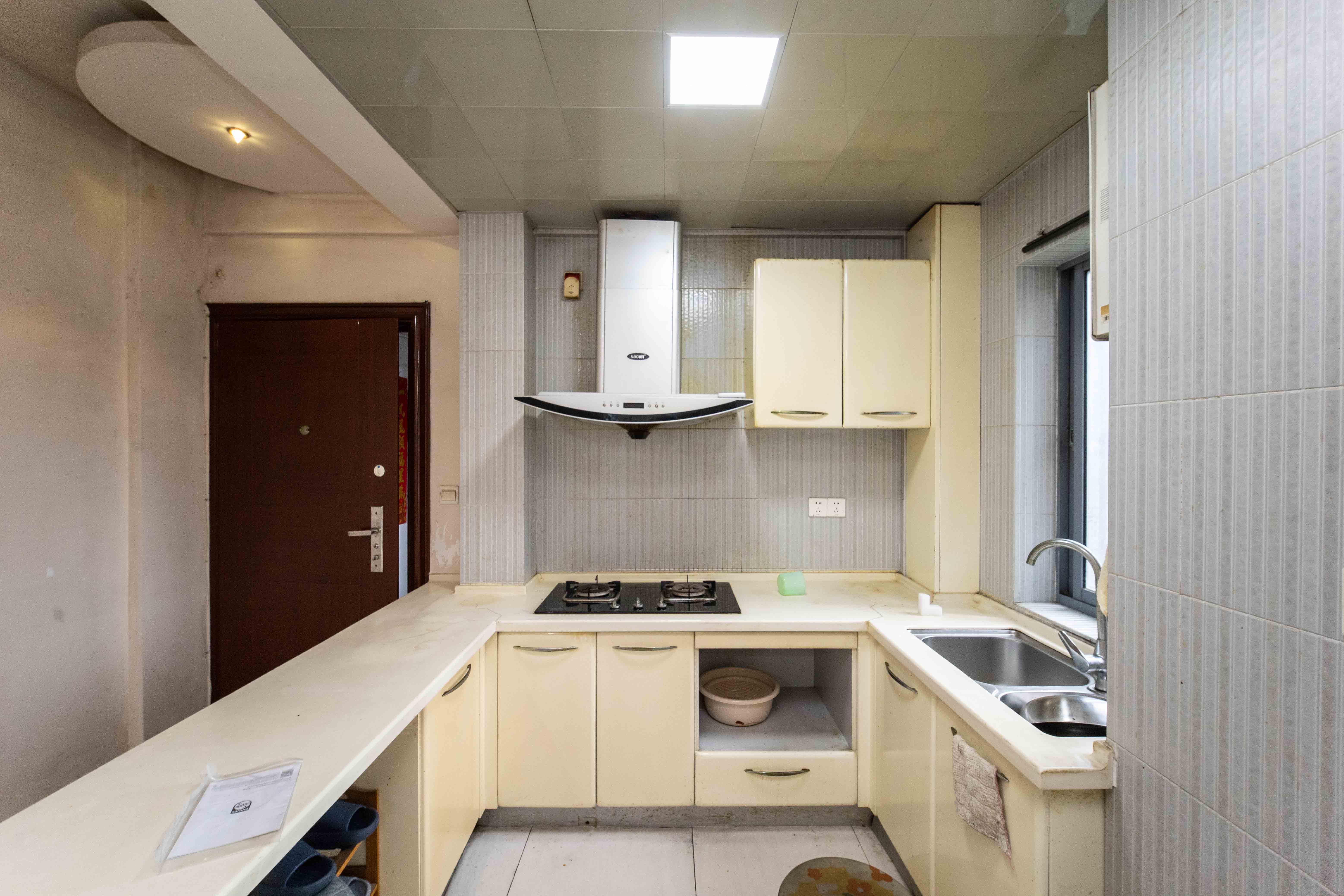 银港水晶城 2室2厅1卫 62.0万 银港水晶城 2室2厅1卫 62.0万厨房