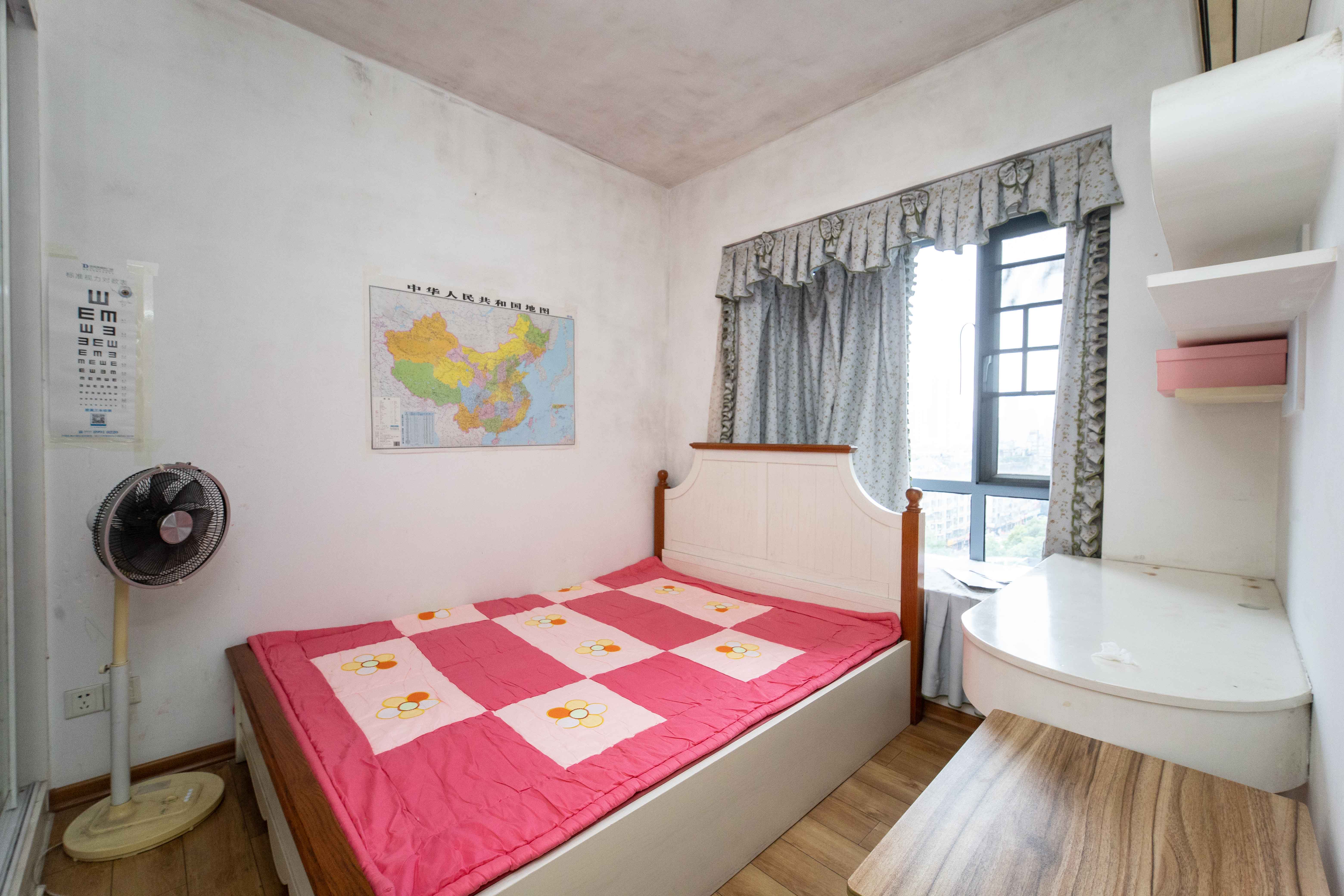 银港水晶城 2室2厅1卫 62.0万 银港水晶城 2室2厅1卫 62.0万卧室