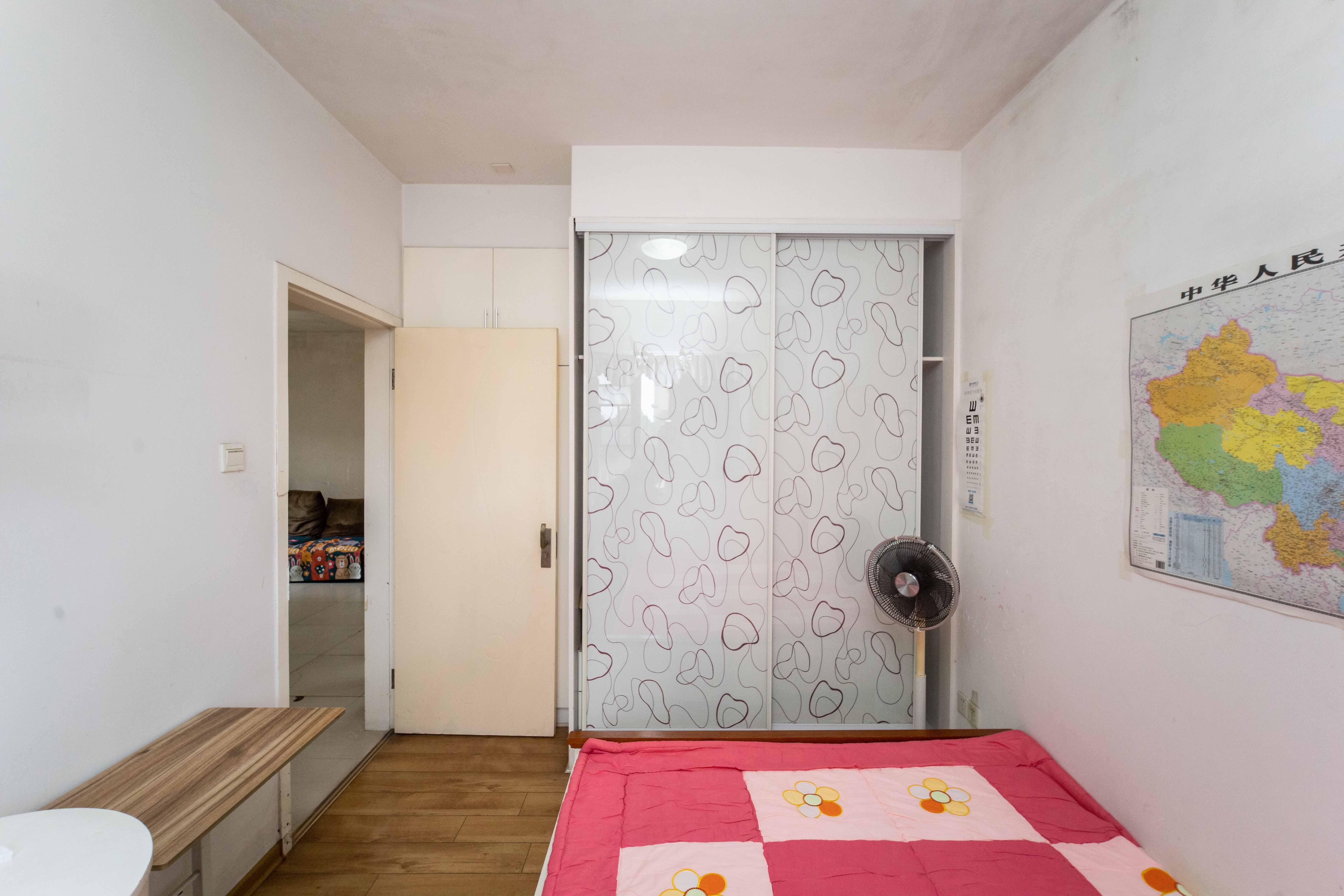 银港水晶城 2室2厅1卫 62.0万 银港水晶城 2室2厅1卫 62.0万卧室