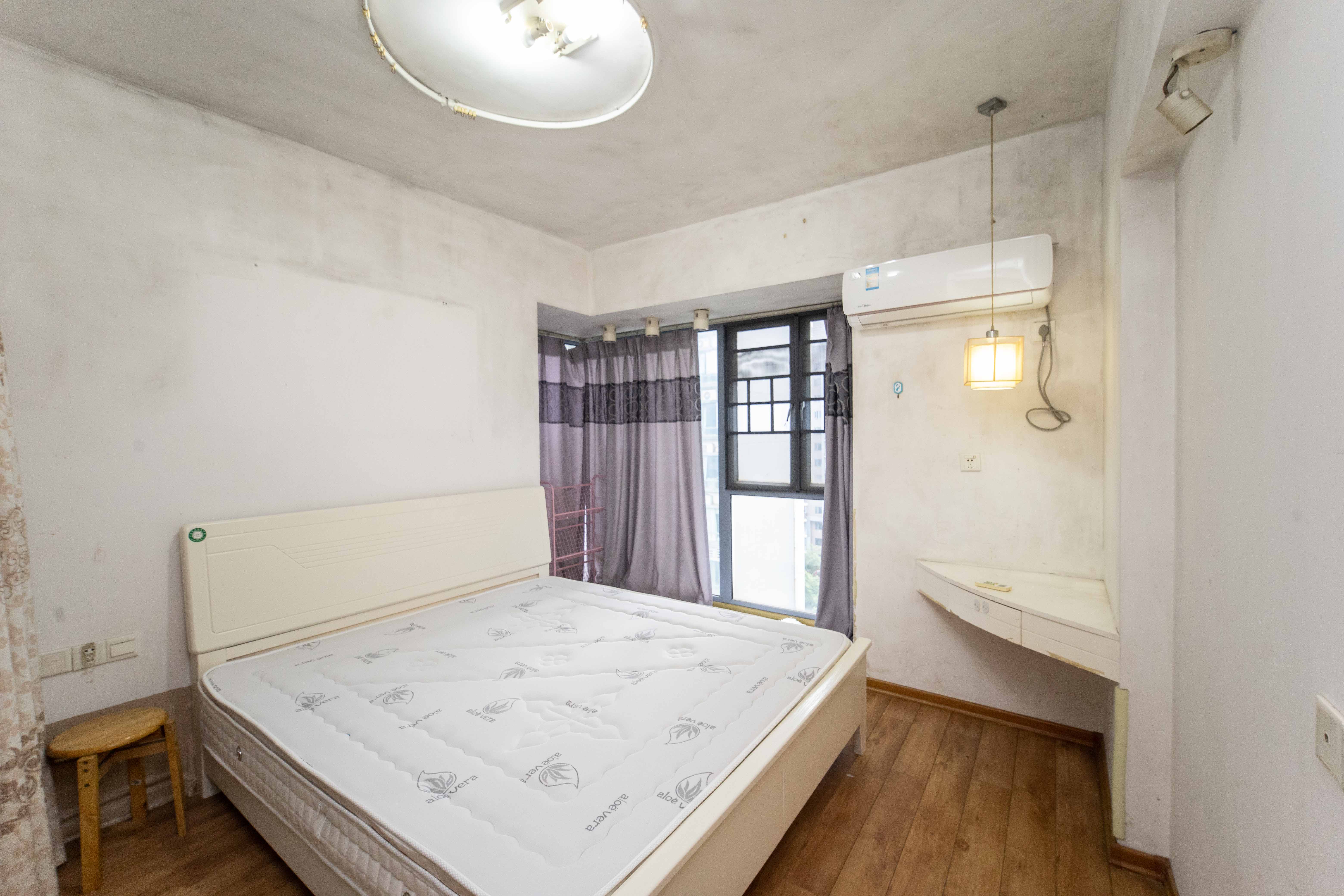 银港水晶城 2室2厅1卫 62.0万 银港水晶城 2室2厅1卫 62.0万卧室