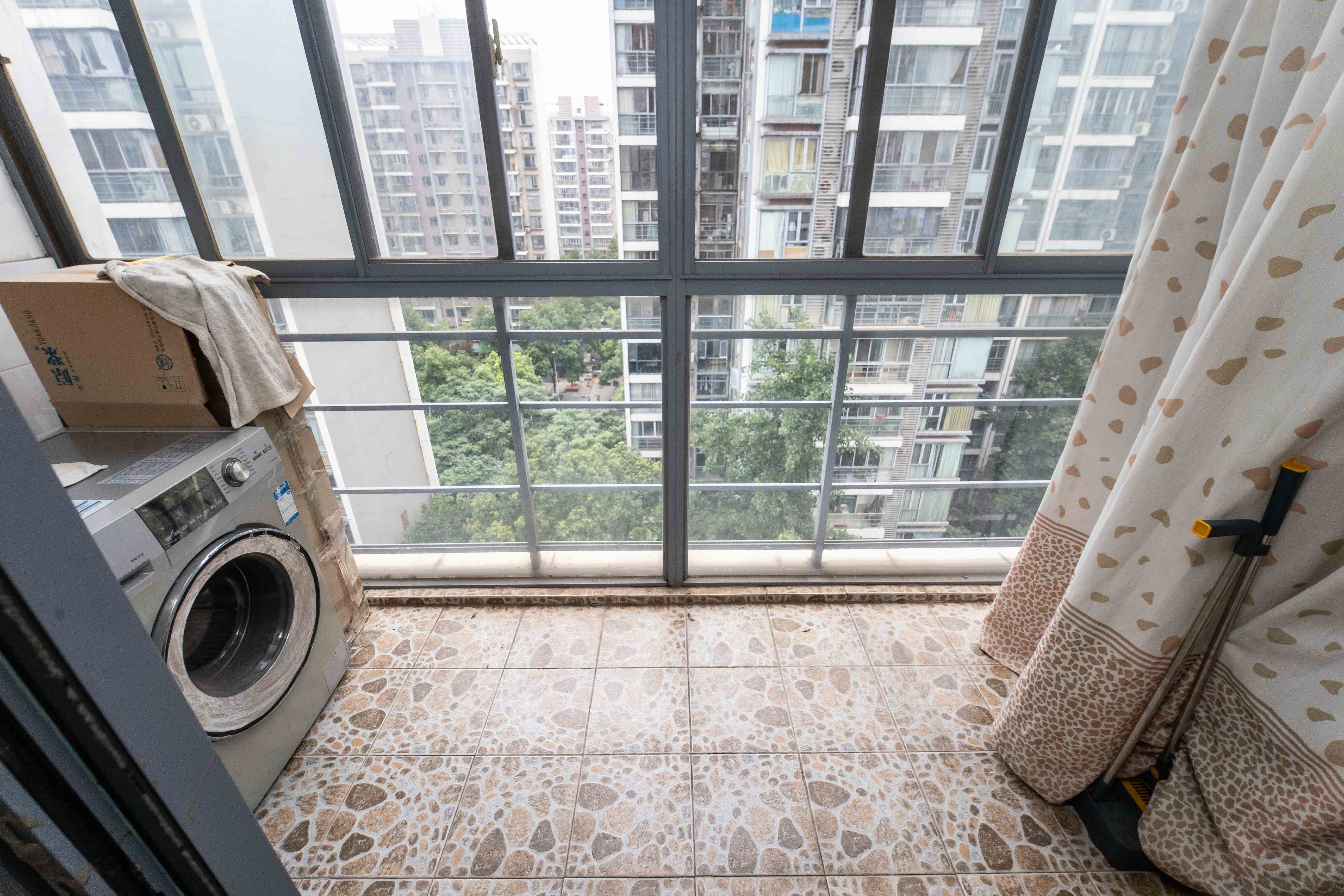 银港水晶城 2室2厅1卫 62.0万 银港水晶城 2室2厅1卫 62.0万阳台