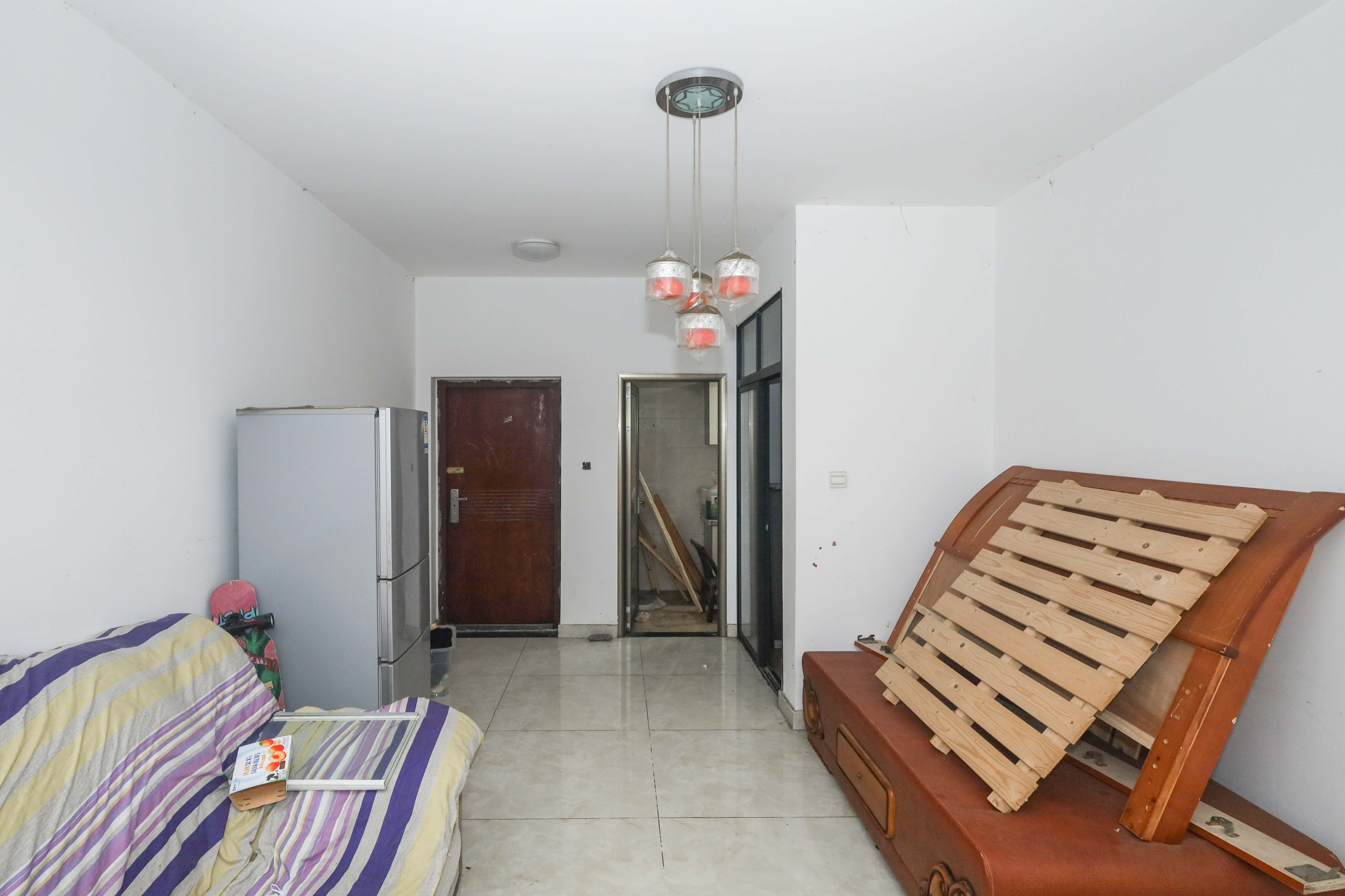 天元涉外景园C区 3室2厅1卫 90.0万 天元涉外景园C区 3室2厅1卫 90.0万客厅