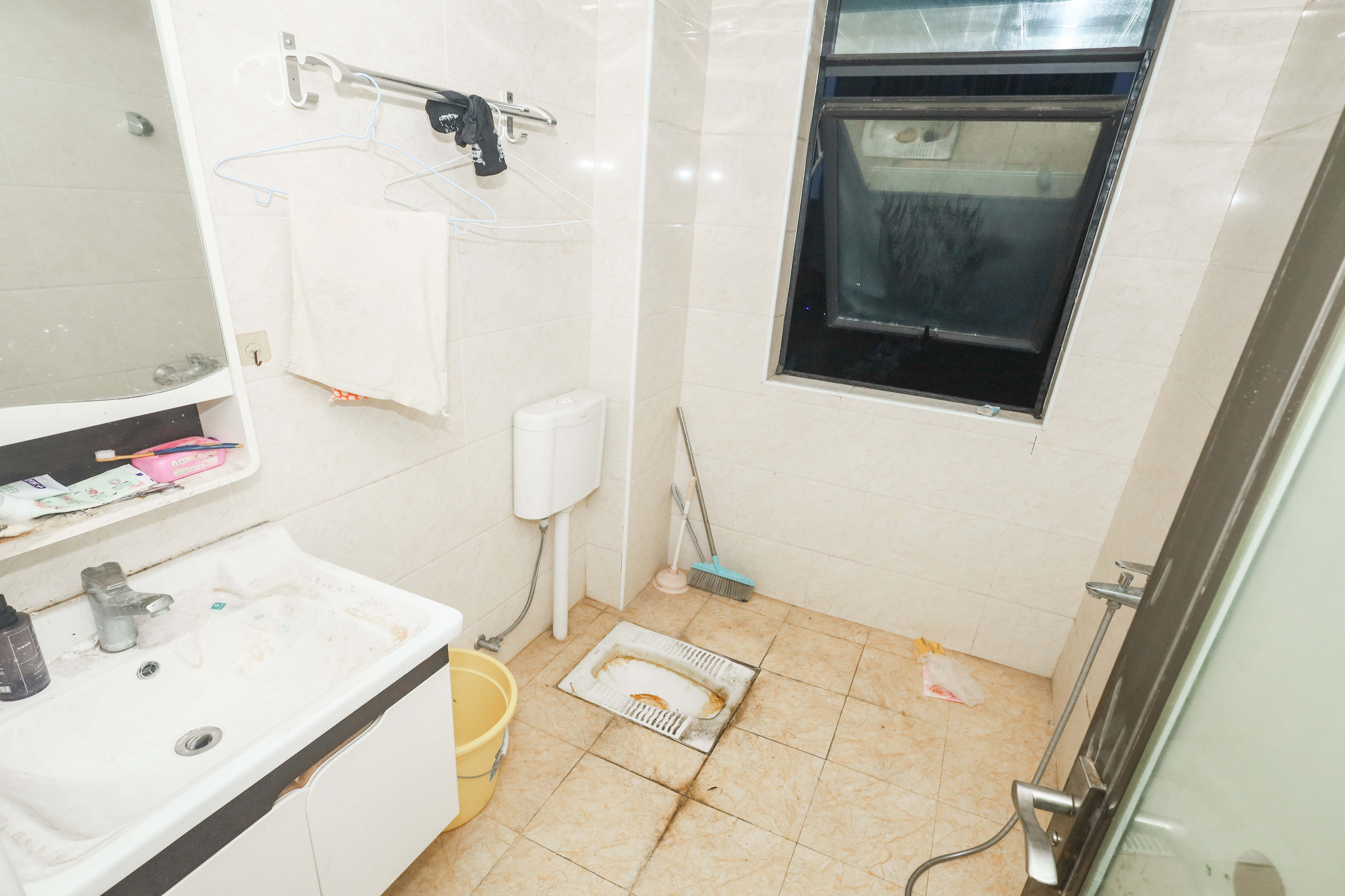 天元涉外景园C区 3室2厅1卫 90.0万 天元涉外景园C区 3室2厅1卫 90.0万其他