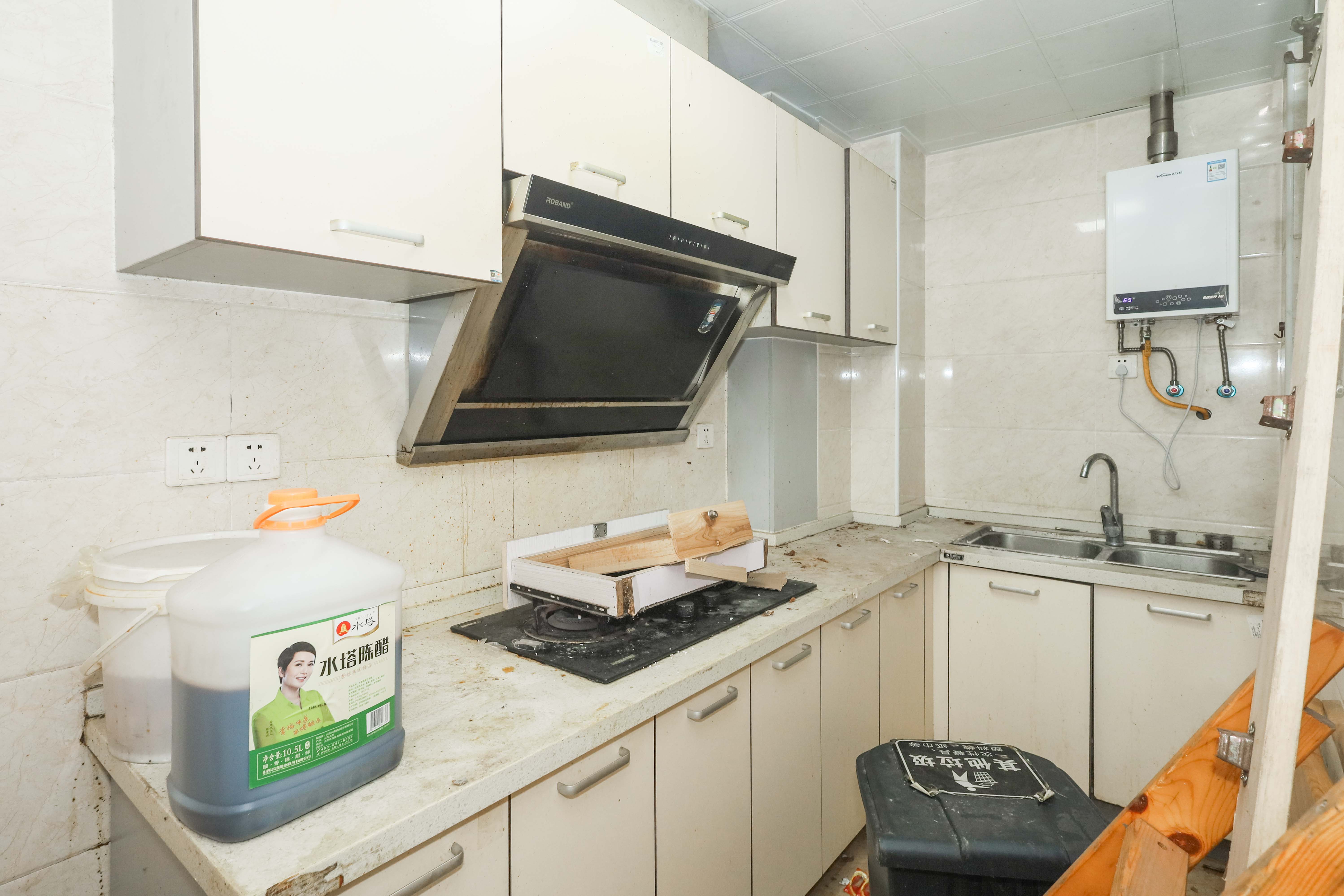 天元涉外景园C区 3室2厅1卫 90.0万 天元涉外景园C区 3室2厅1卫 90.0万厨房