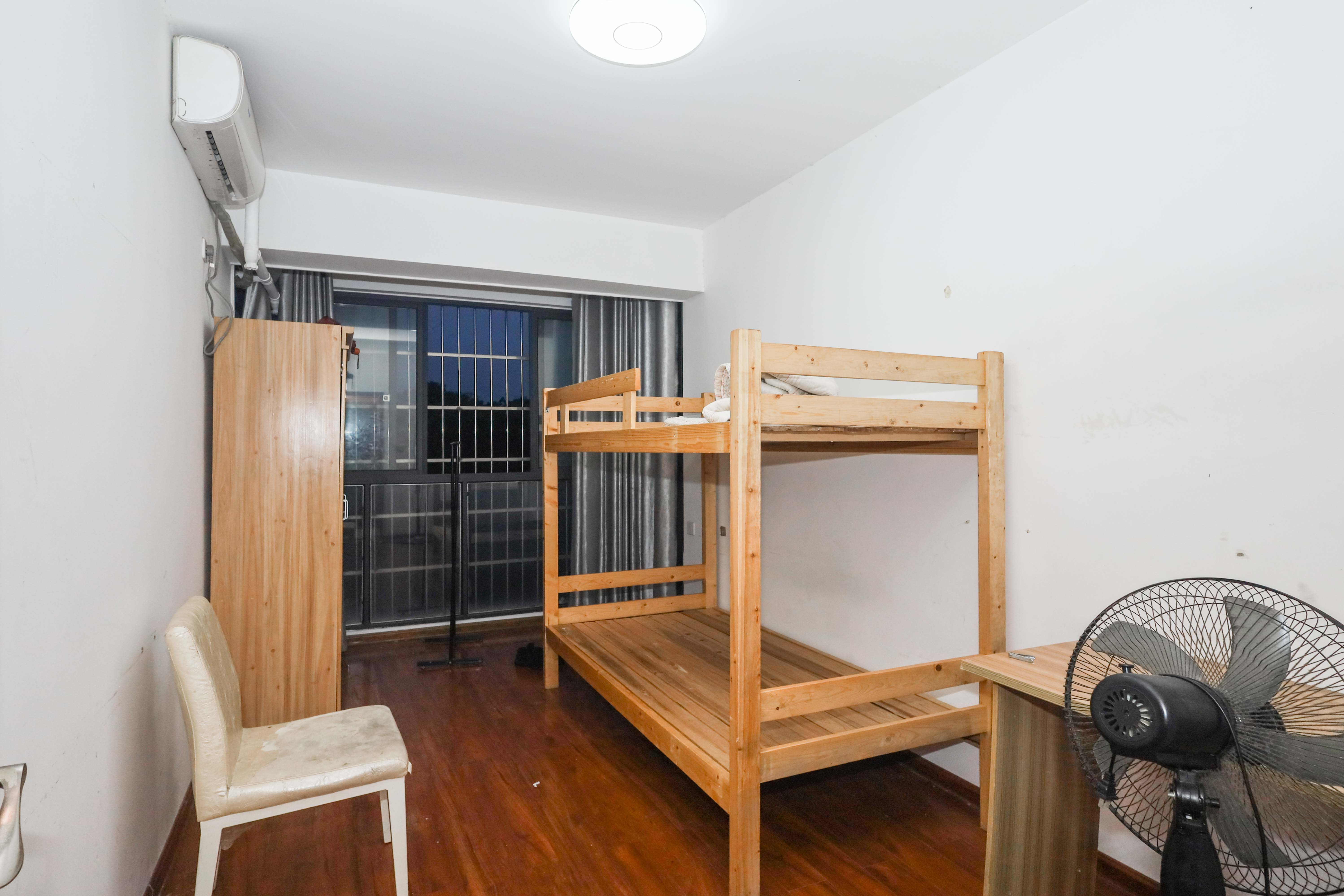 天元涉外景园C区 3室2厅1卫 90.0万 天元涉外景园C区 3室2厅1卫 90.0万卧室