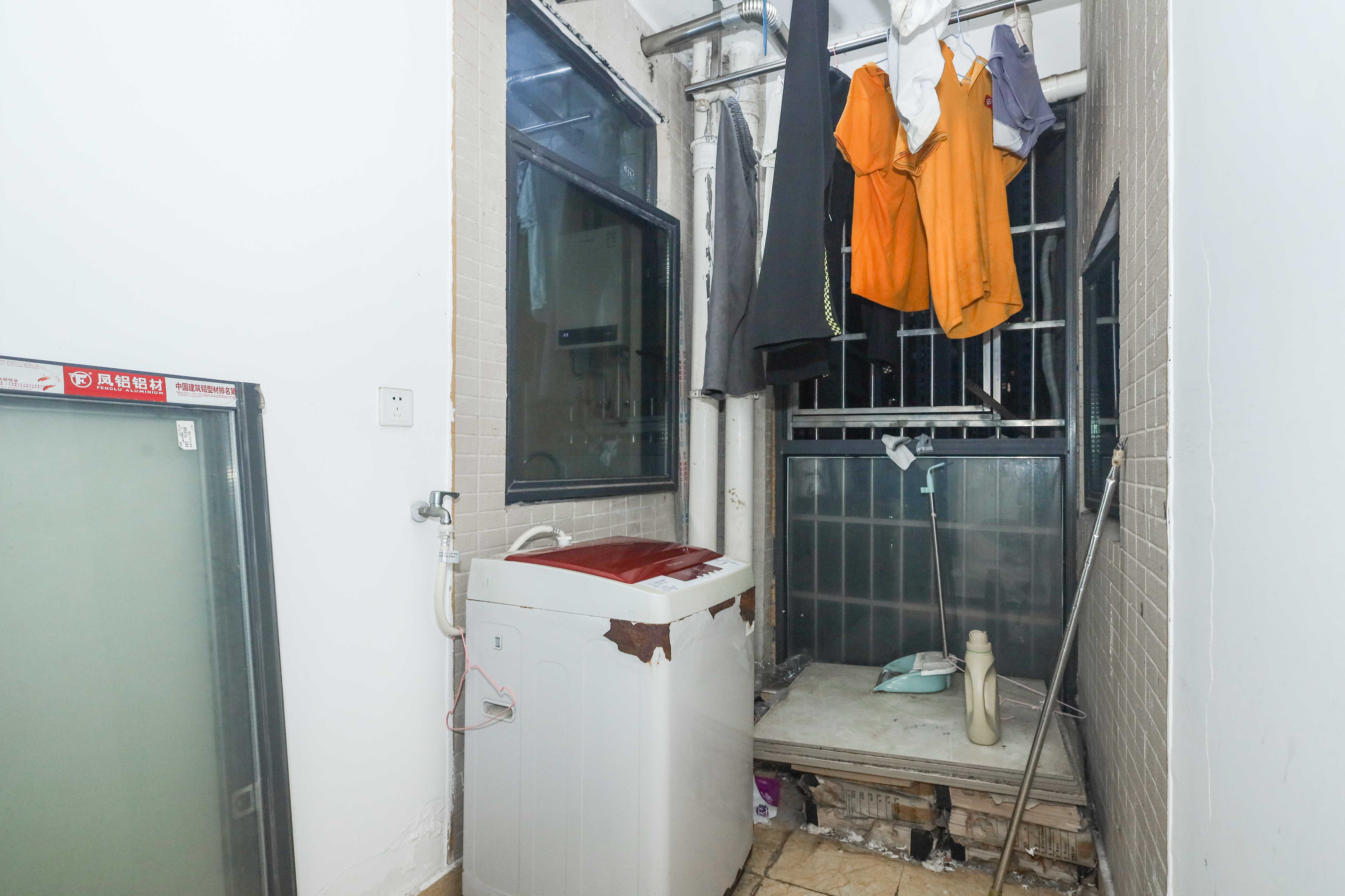 天元涉外景园C区 3室2厅1卫 90.0万 天元涉外景园C区 3室2厅1卫 90.0万阳台