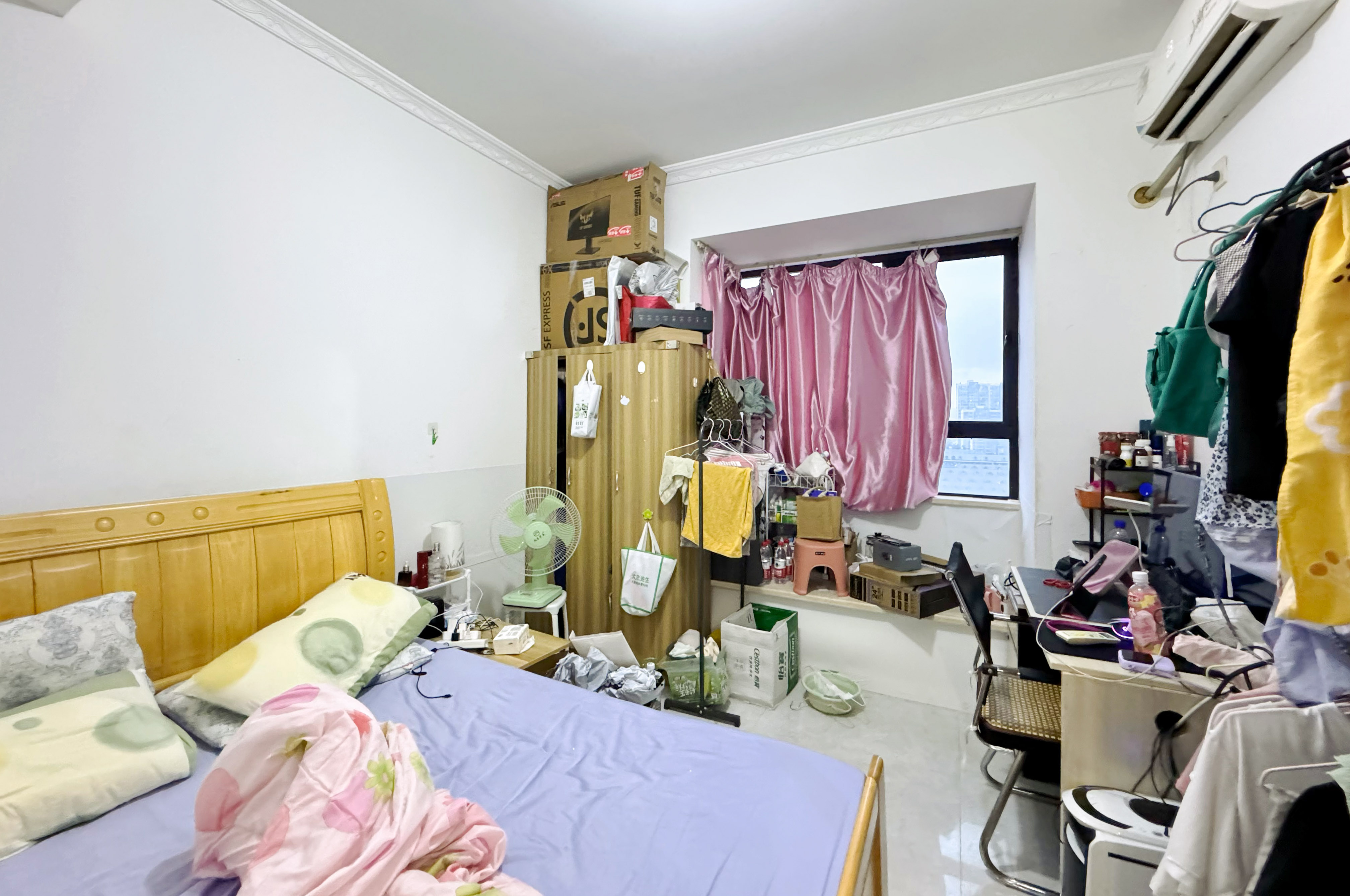 中央美郡  4室2厅1卫   155.00万卧室