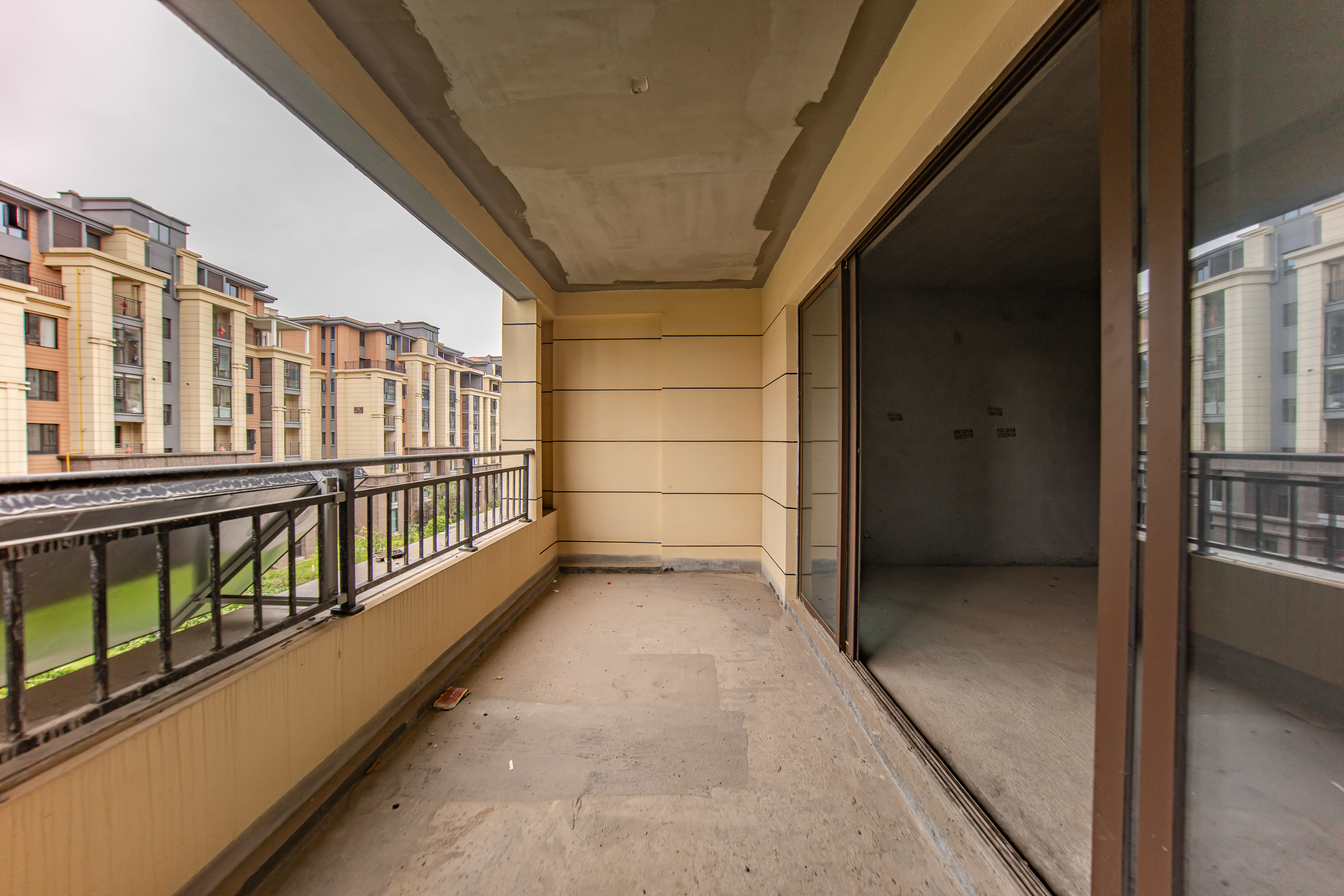 江山帝景雅墅(普罗旺斯) 5室2厅4卫 252.0万 江山帝景雅墅(普罗旺斯) 5室2厅4卫 252.0万阳台