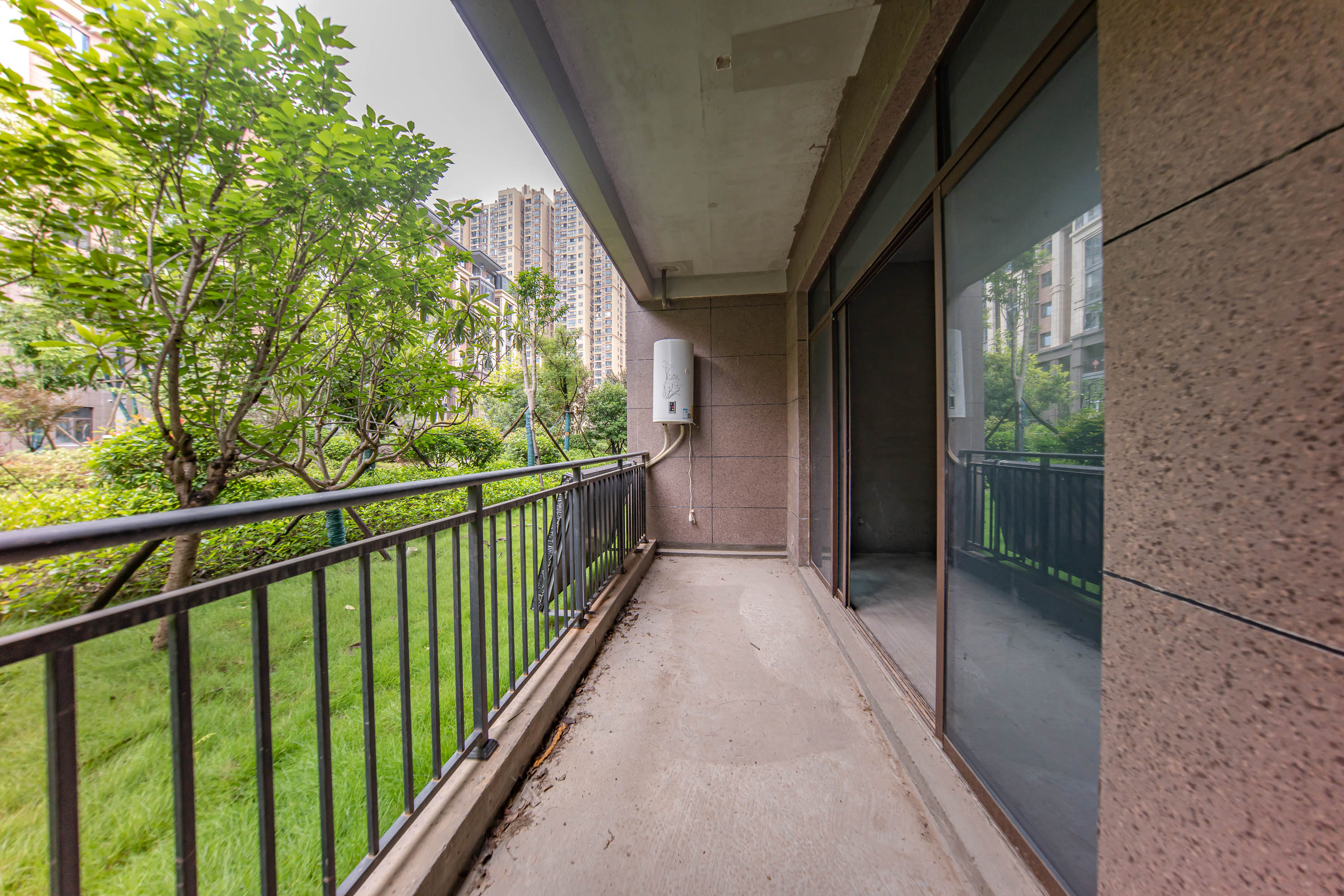 江山帝景雅墅（普罗旺斯）  5室2厅4卫    285.0万阳台