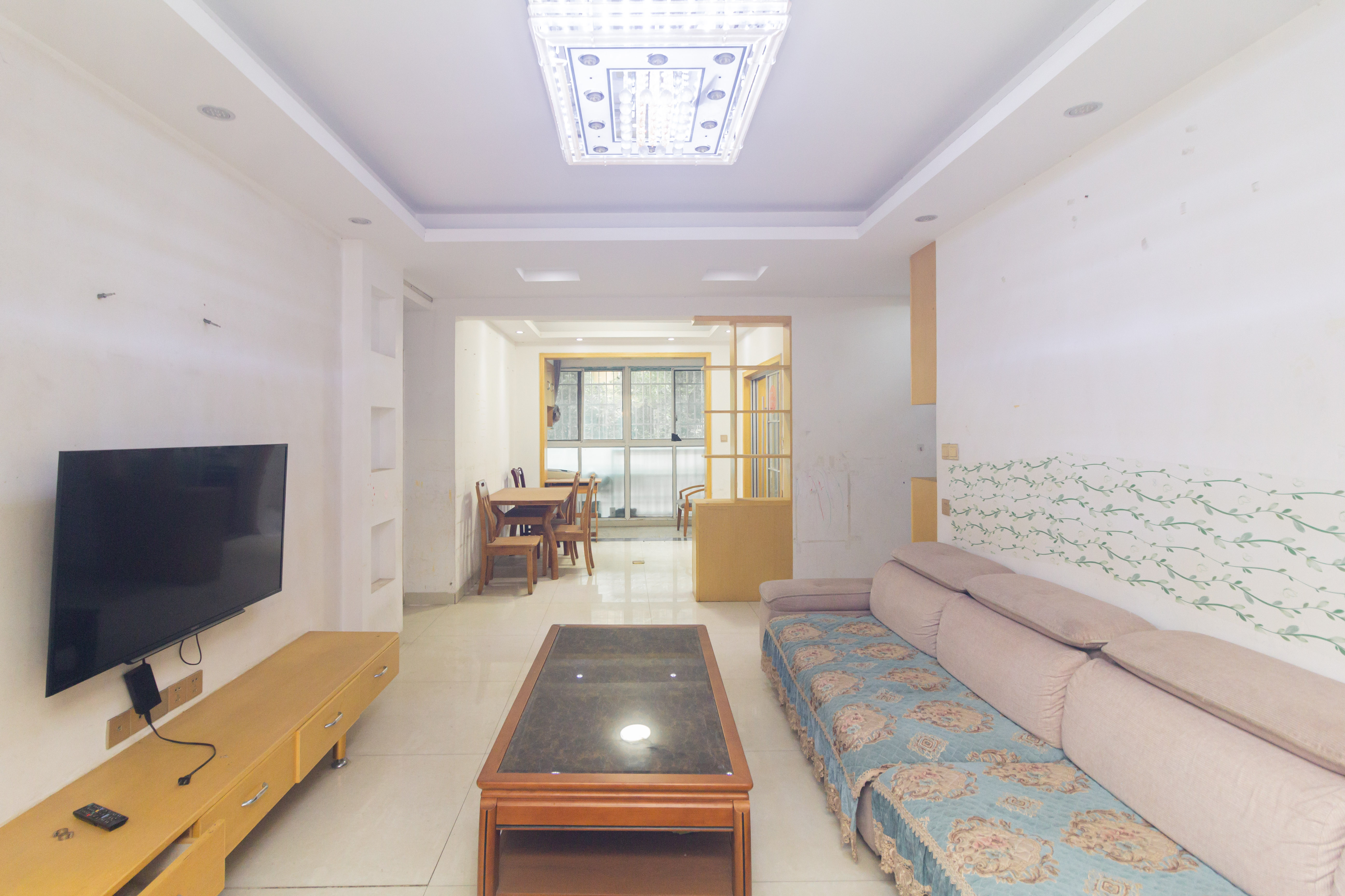 东业苹果社区 2室2厅1卫 45.0万 东业苹果社区 2室2厅1卫 45.0万客厅