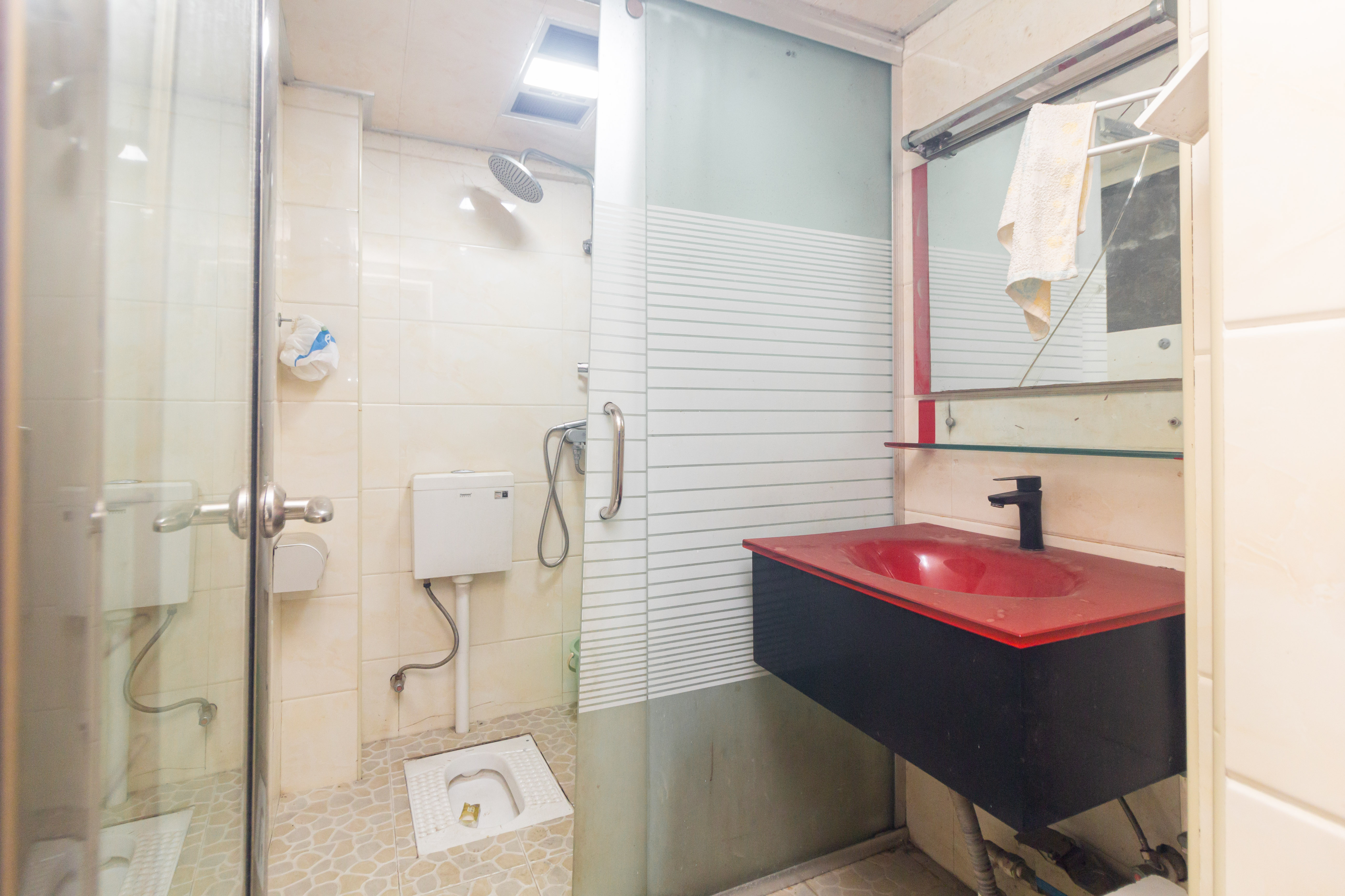 东业苹果社区 2室2厅1卫 45.0万 东业苹果社区 2室2厅1卫 45.0万卫生间