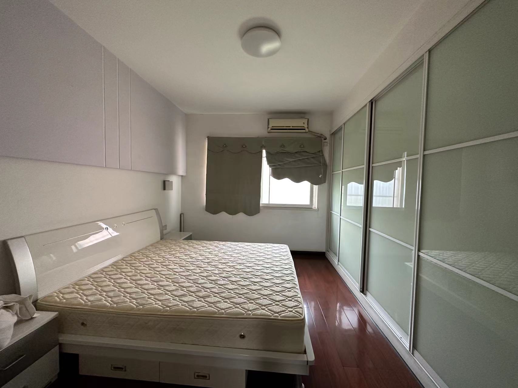 电信小区泰山花园 4室2厅1卫 50.0万 电信小区泰山花园 4室2厅1卫 50.0万室内图