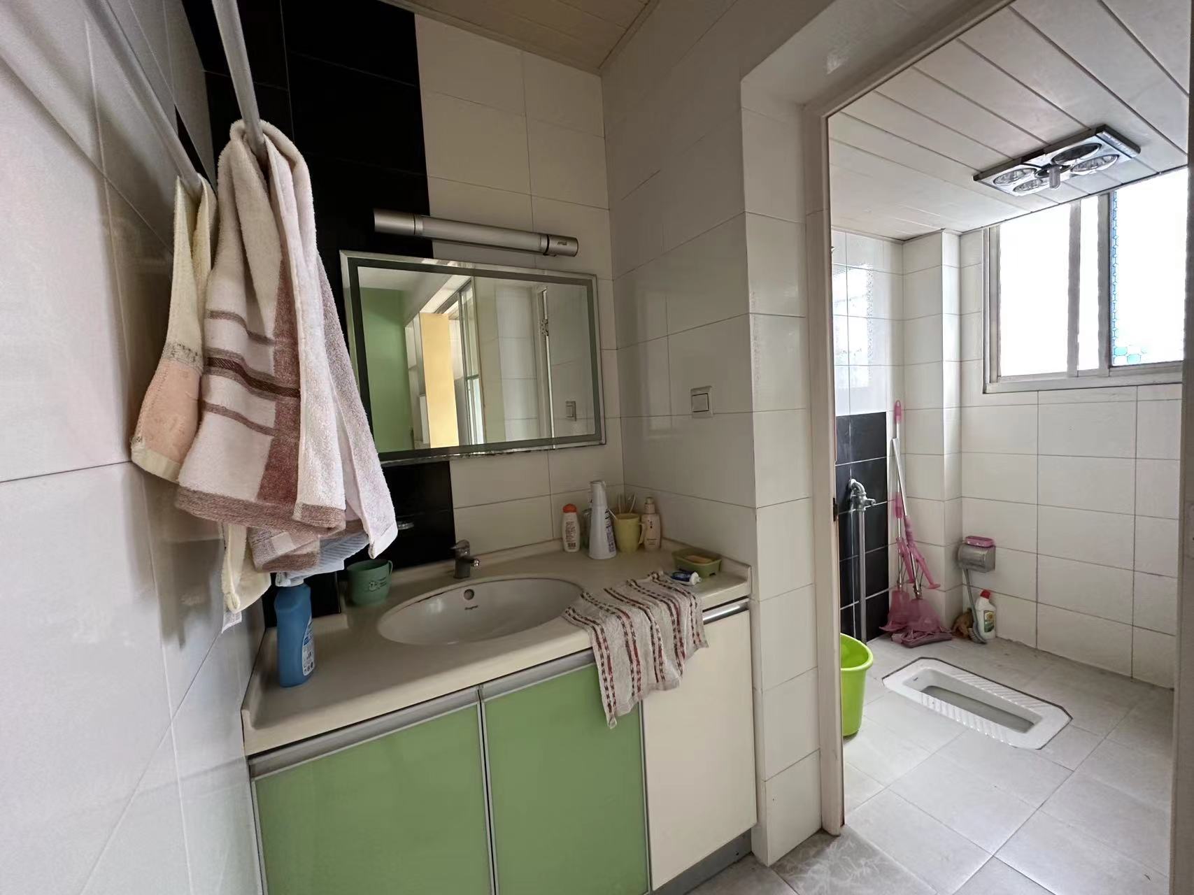 电信小区泰山花园 4室2厅1卫 50.0万 电信小区泰山花园 4室2厅1卫 50.0万室内图