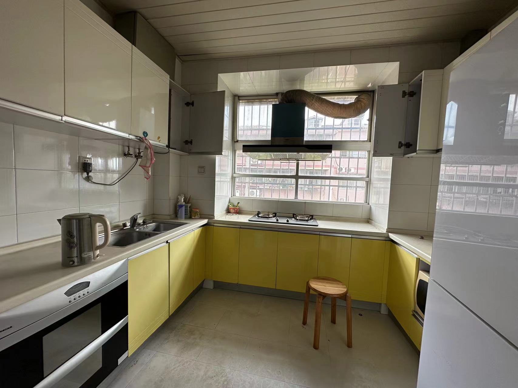 电信小区泰山花园 4室2厅1卫 50.0万 电信小区泰山花园 4室2厅1卫 50.0万室内图