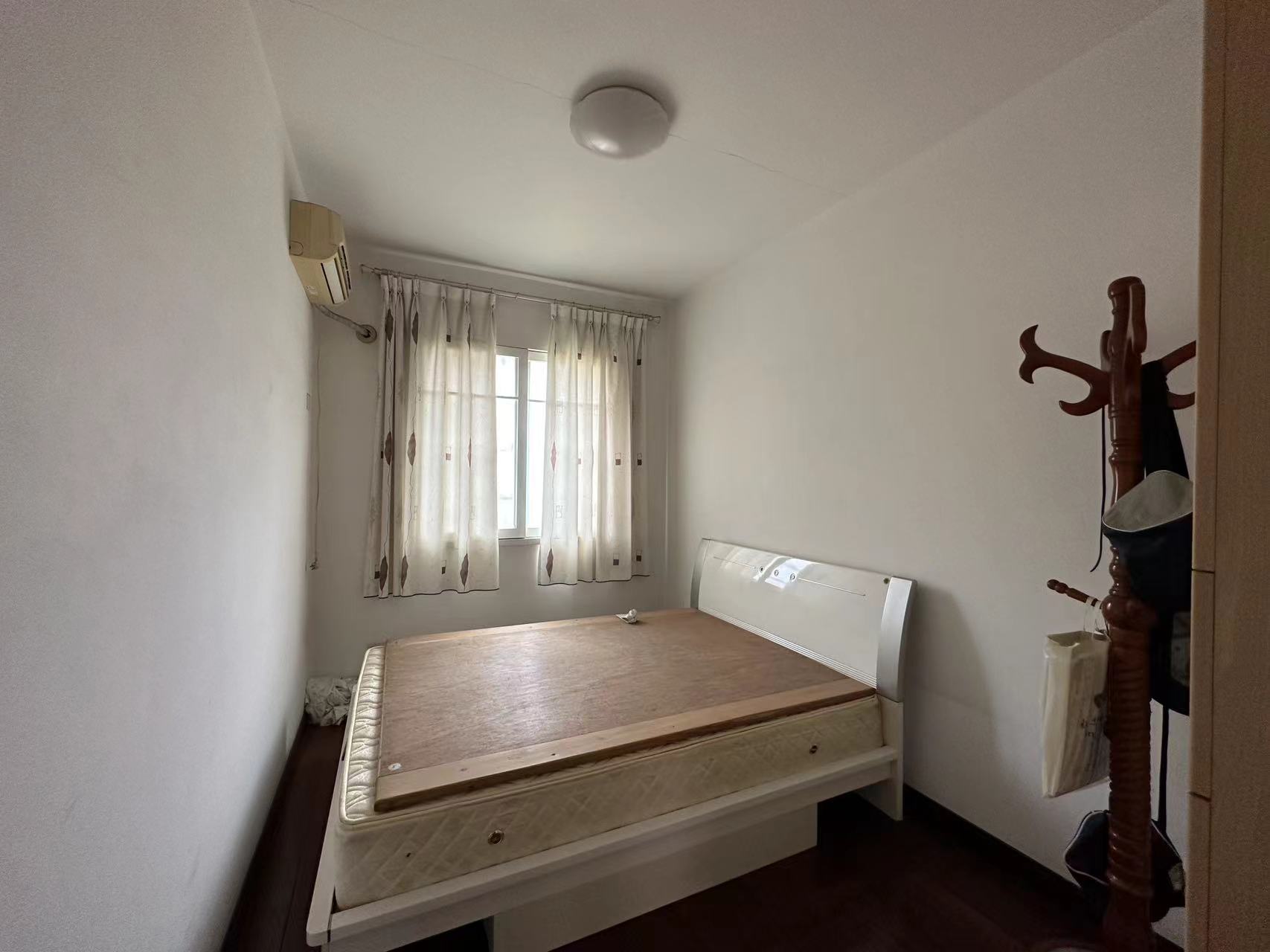 电信小区泰山花园 4室2厅1卫 50.0万 电信小区泰山花园 4室2厅1卫 50.0万室内图