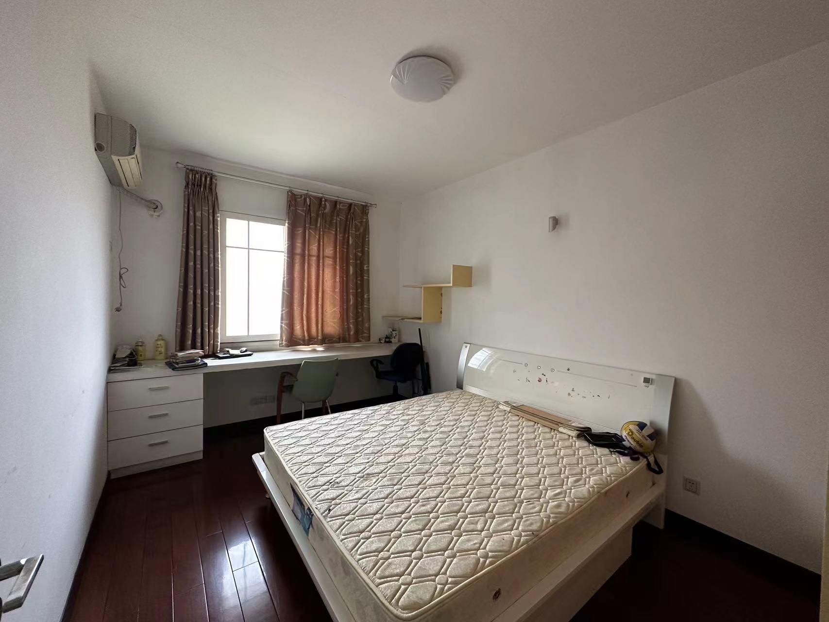 电信小区泰山花园 4室2厅1卫 50.0万 电信小区泰山花园 4室2厅1卫 50.0万室内图