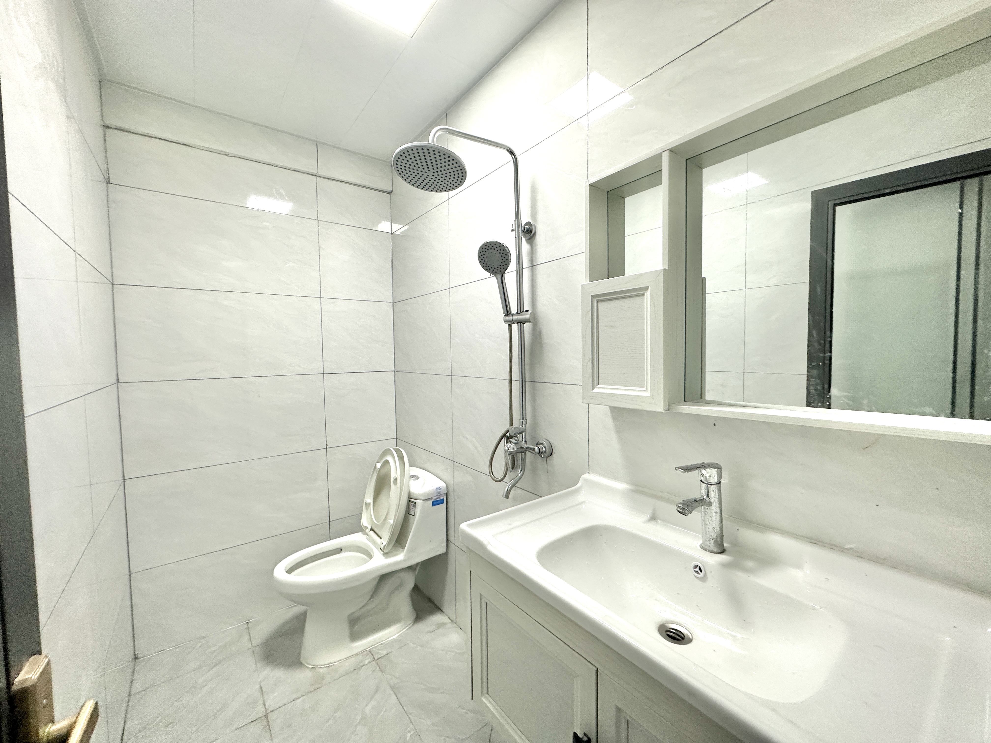 金融花园 1室0厅1卫 95.0万 金融花园 1室0厅1卫 95.0万卫生间