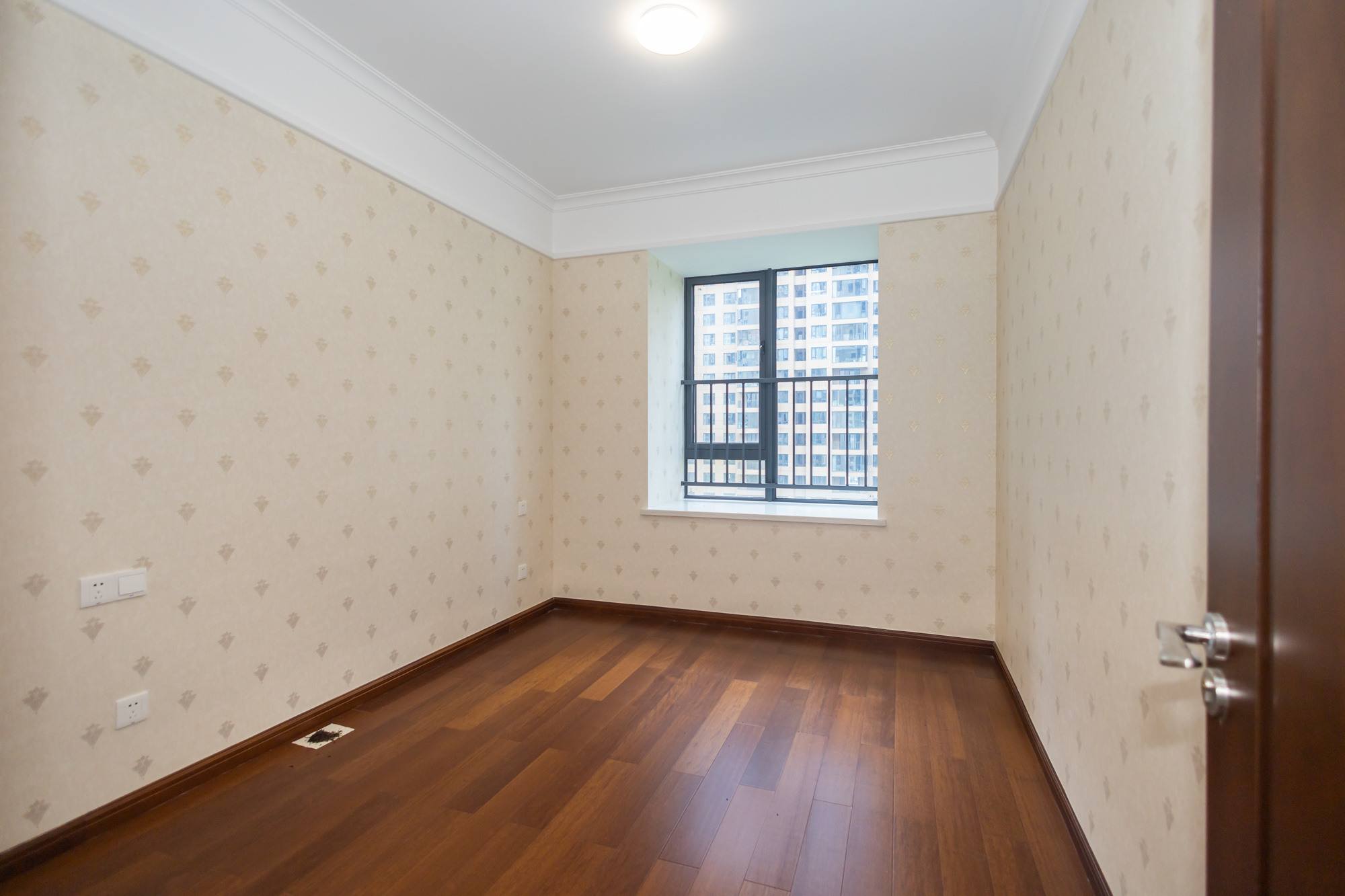 运达锦绣广场 6室2厅4卫 380.0万 运达锦绣广场 6室2厅4卫 380.0万卧室