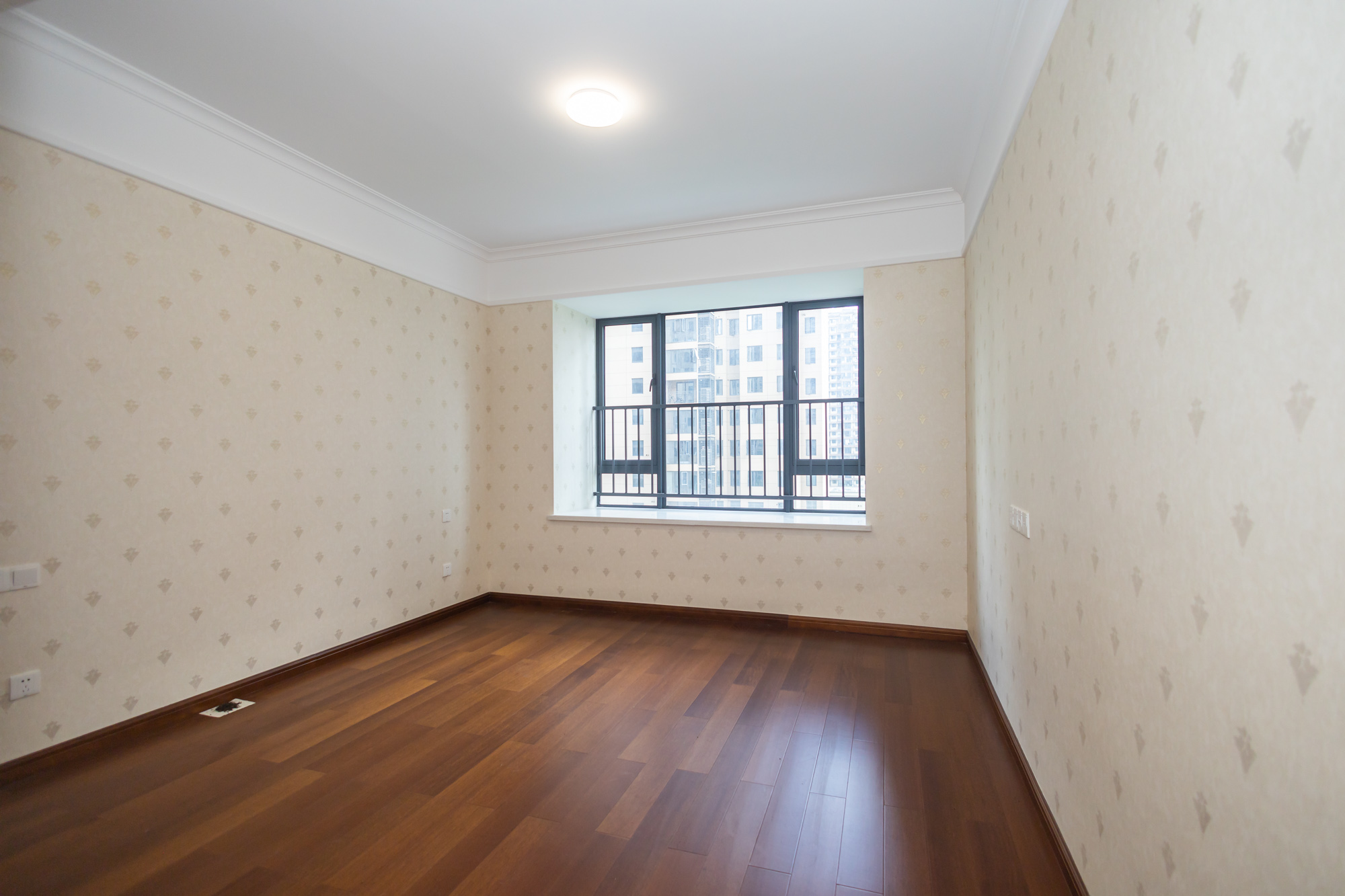 运达锦绣广场 6室2厅4卫 380.0万 运达锦绣广场 6室2厅4卫 380.0万卧室