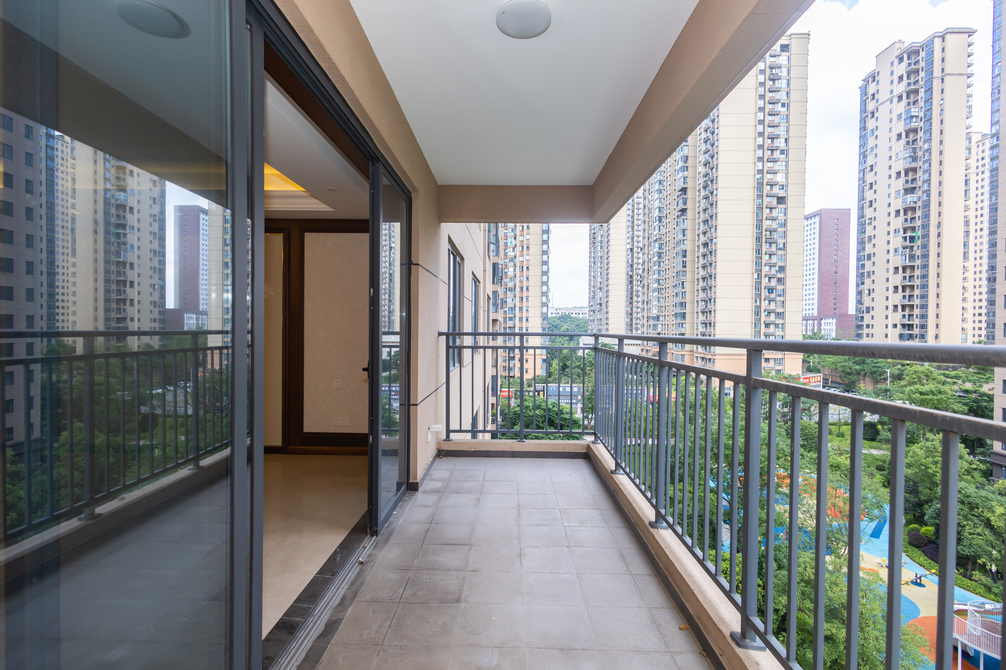 运达锦绣广场 6室2厅4卫 380.0万 运达锦绣广场 6室2厅4卫 380.0万阳台