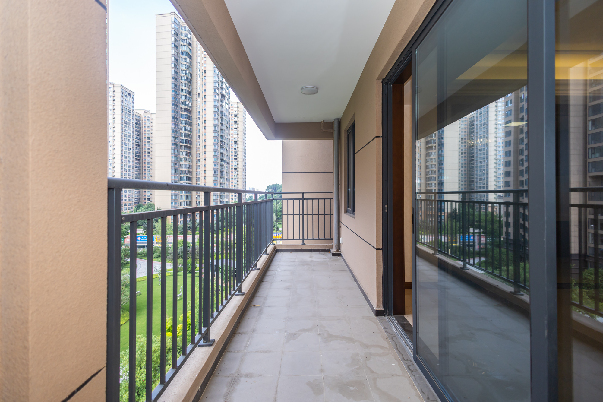 运达锦绣广场 6室2厅4卫 380.0万 运达锦绣广场 6室2厅4卫 380.0万阳台