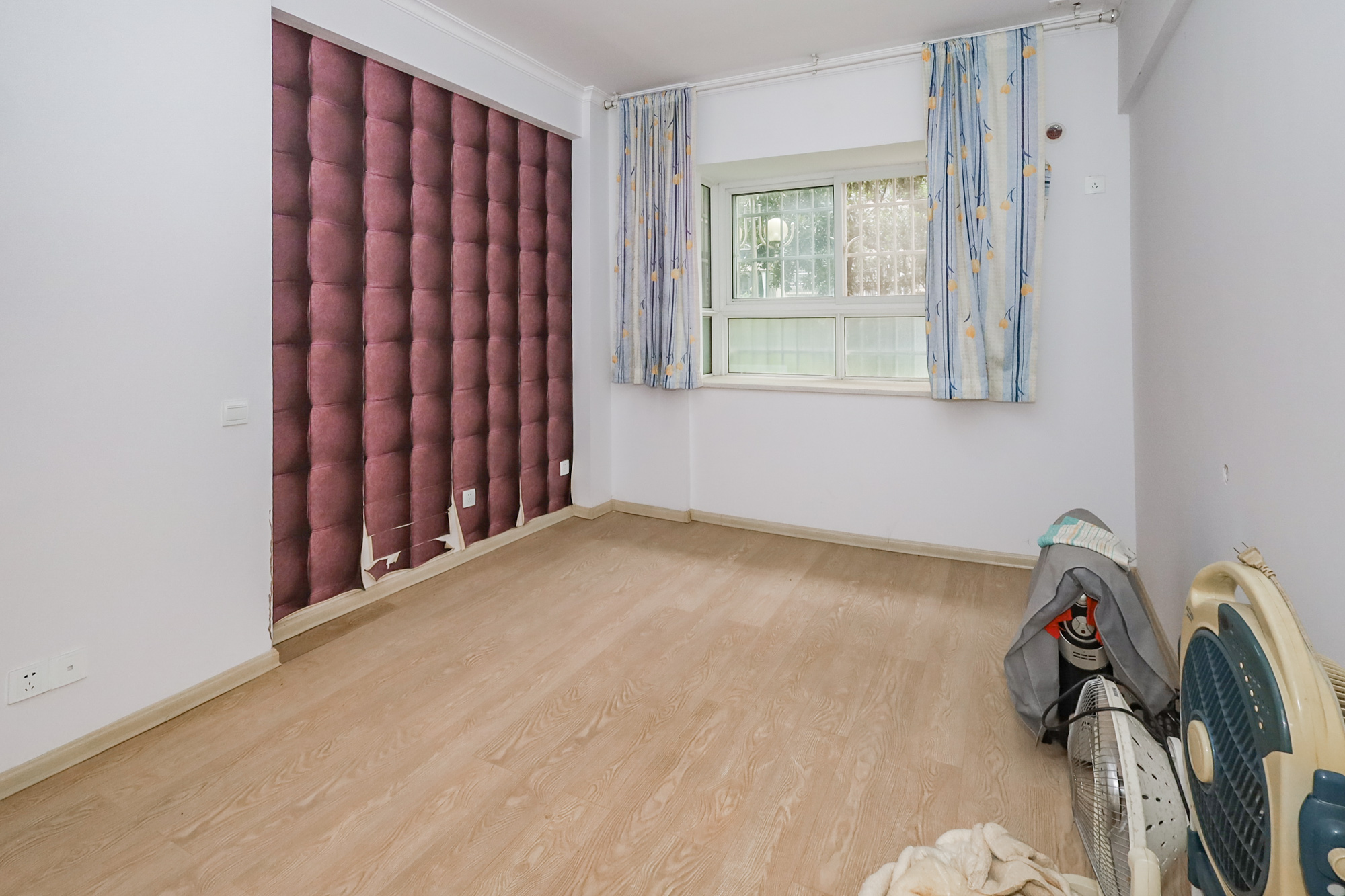 德润园  2室2厅1卫    62.8万 德润园  2室2厅1卫    62.8万卧室