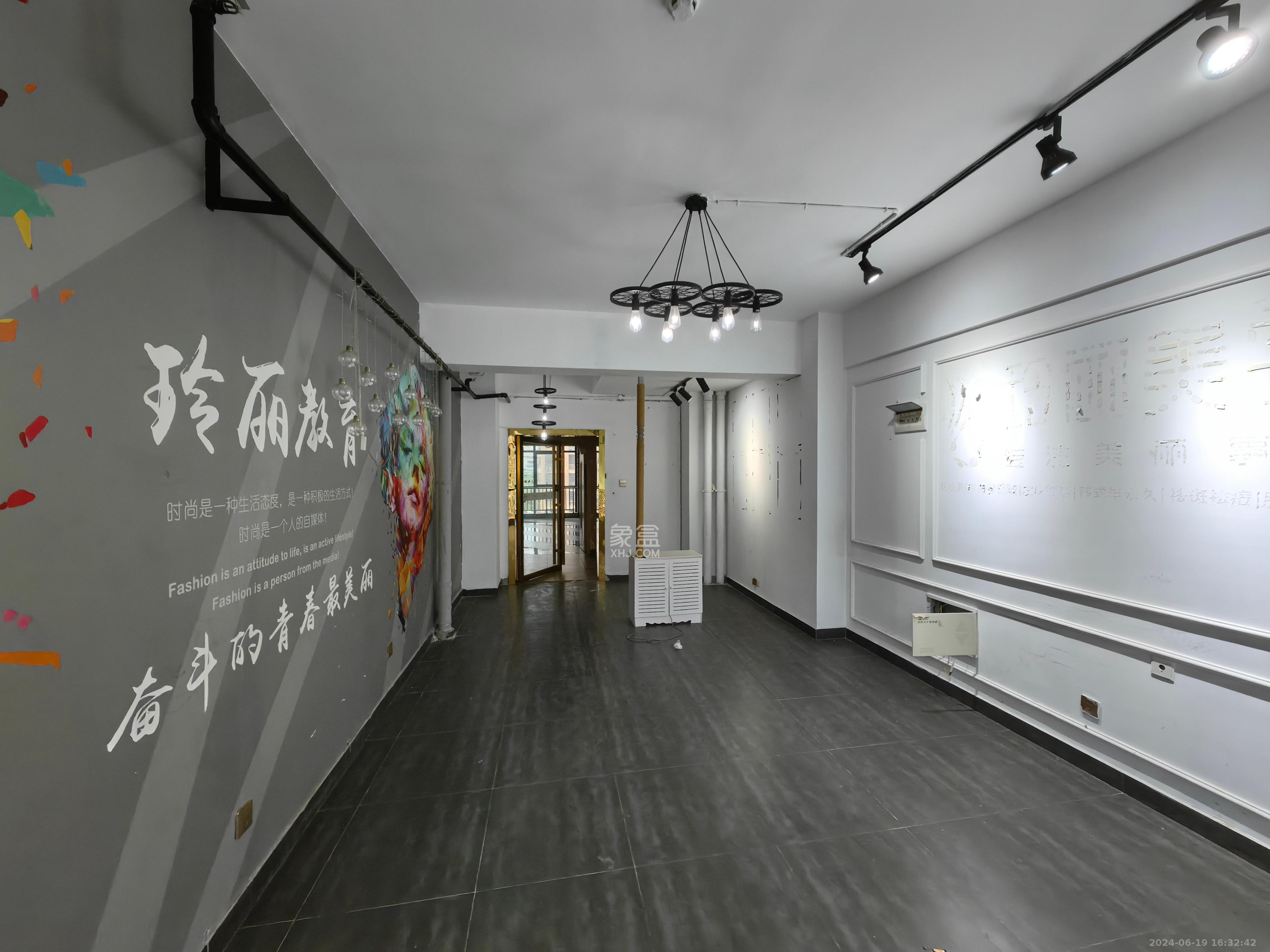新世界广场  1室0厅0卫   1800.00元/月室内图1