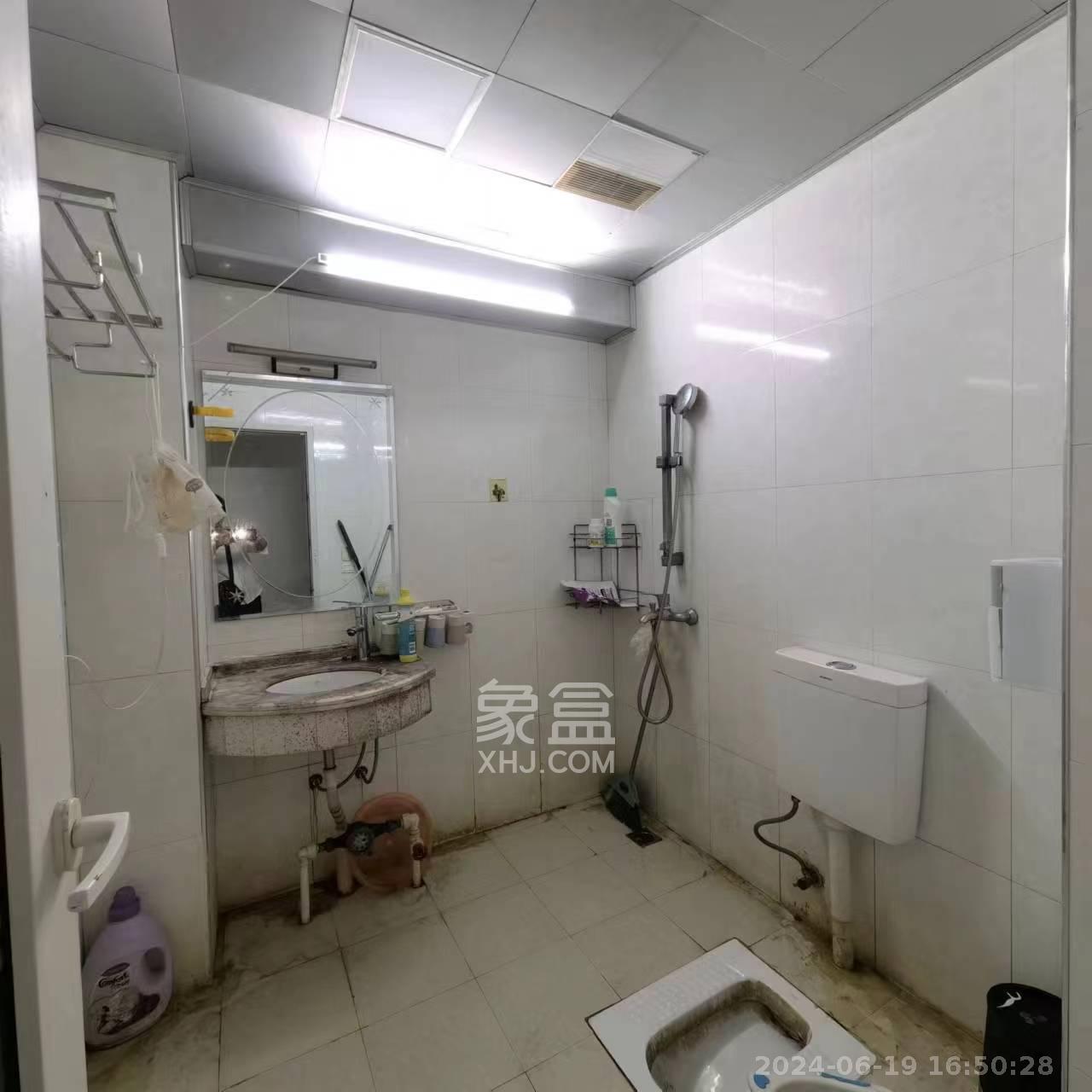 广泰家园  3室2厅2卫   2000.00元/月室内图