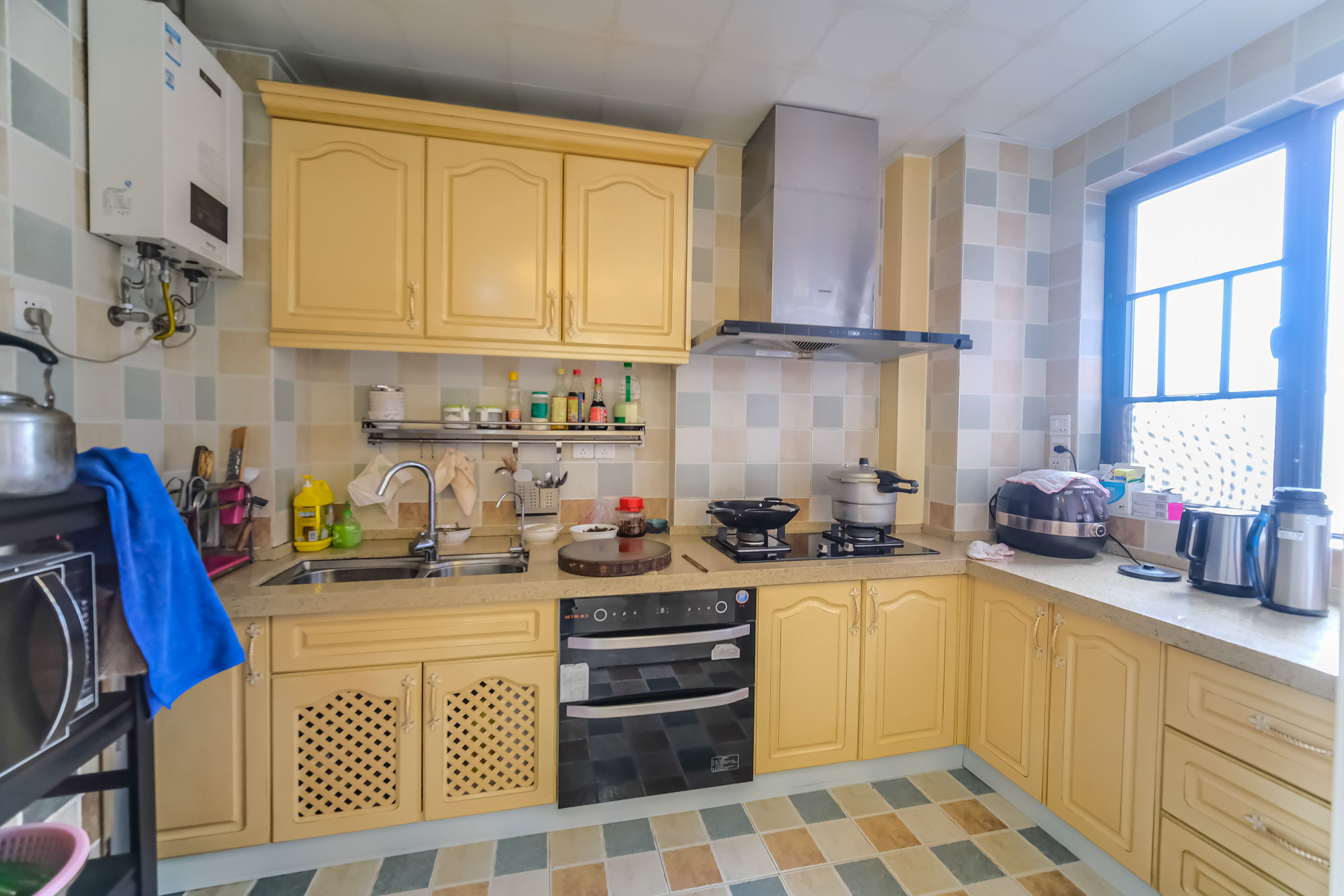 盛地尊域  4室2厅1卫    90.0万 盛地尊域  4室2厅1卫    90.0万厨房