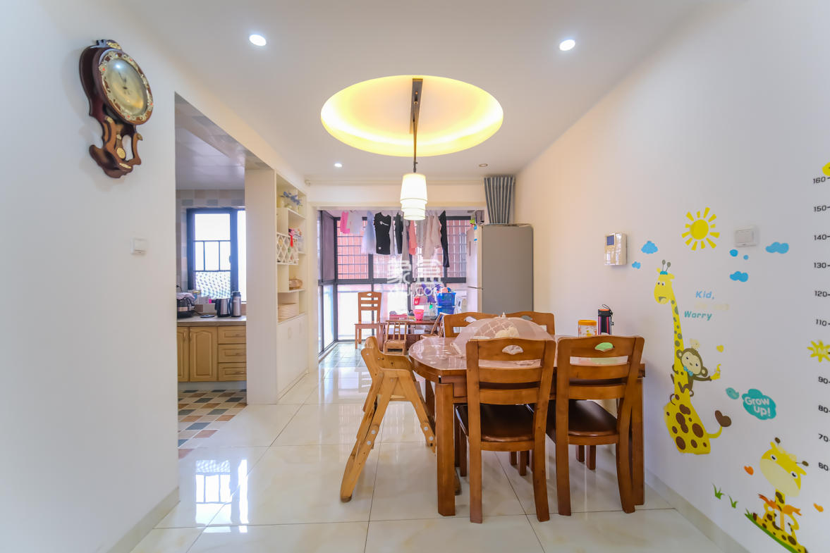 盛地尊域  4室2厅1卫    90.0万 盛地尊域  4室2厅1卫    90.0万客厅