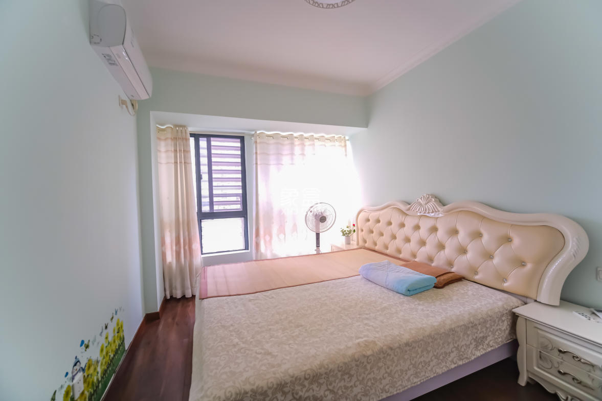 盛地尊域  4室2厅1卫    90.0万 盛地尊域  4室2厅1卫    90.0万卧室