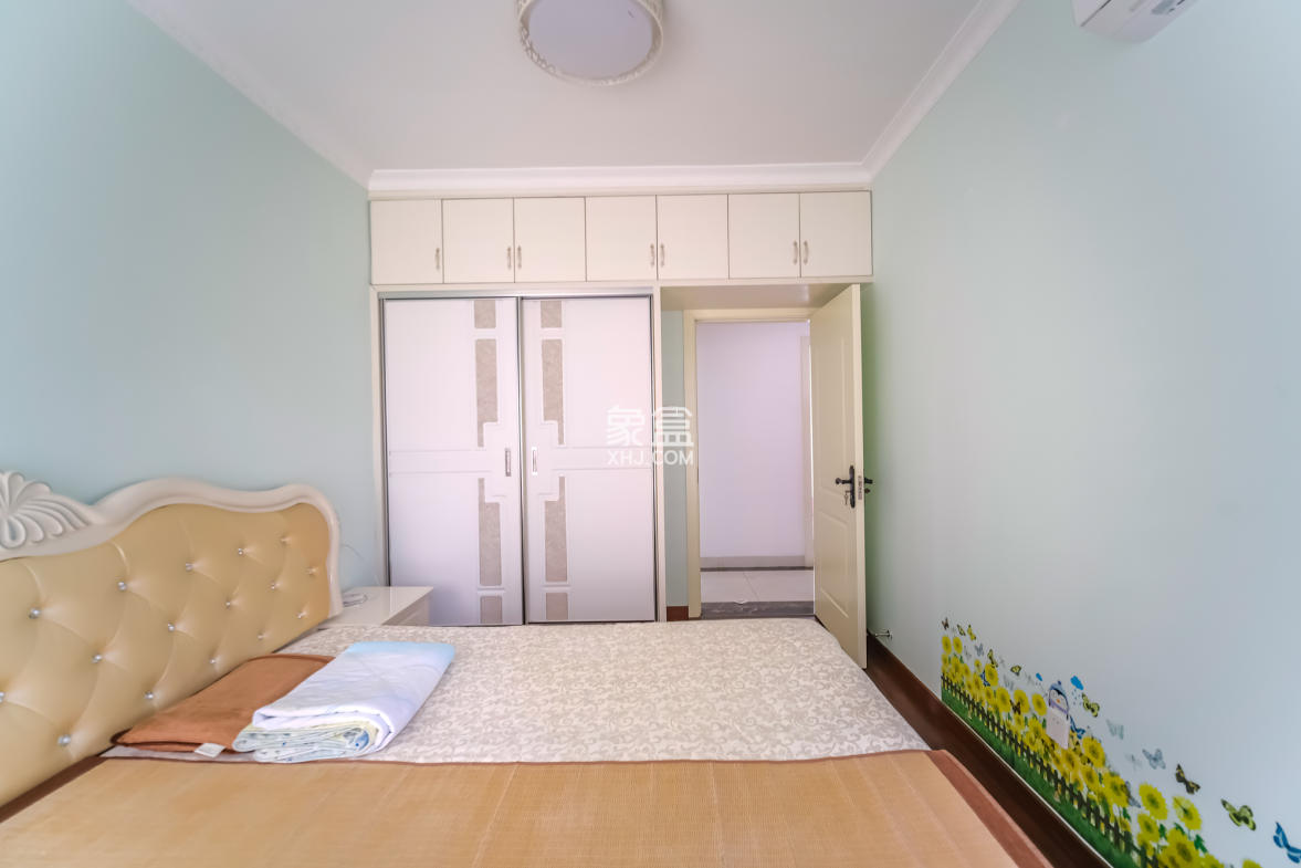 盛地尊域  4室2厅1卫    90.0万 盛地尊域  4室2厅1卫    90.0万卧室