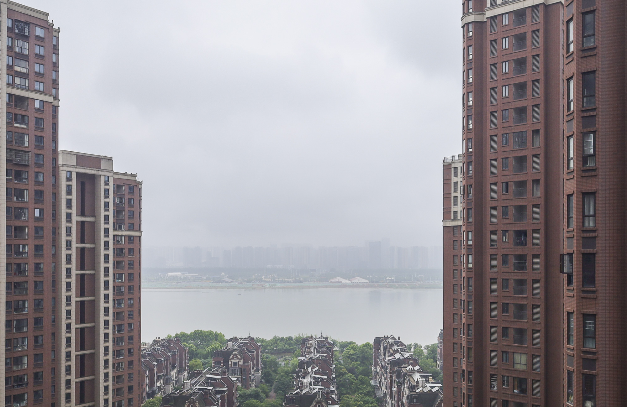 绿地海外滩一期  2室2厅1卫   59.00万其他