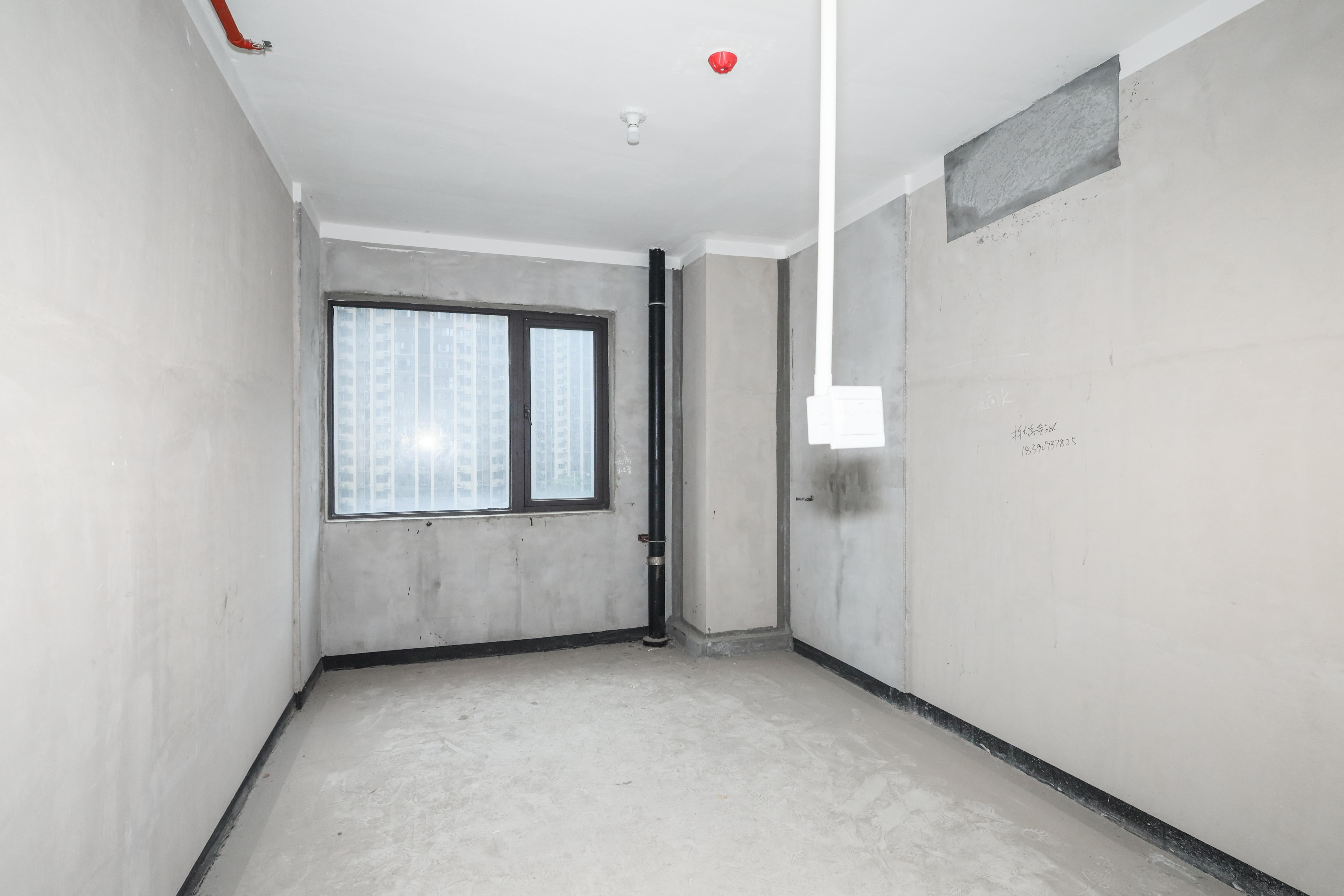 建发央著  4室2厅2卫   300.00万卧室